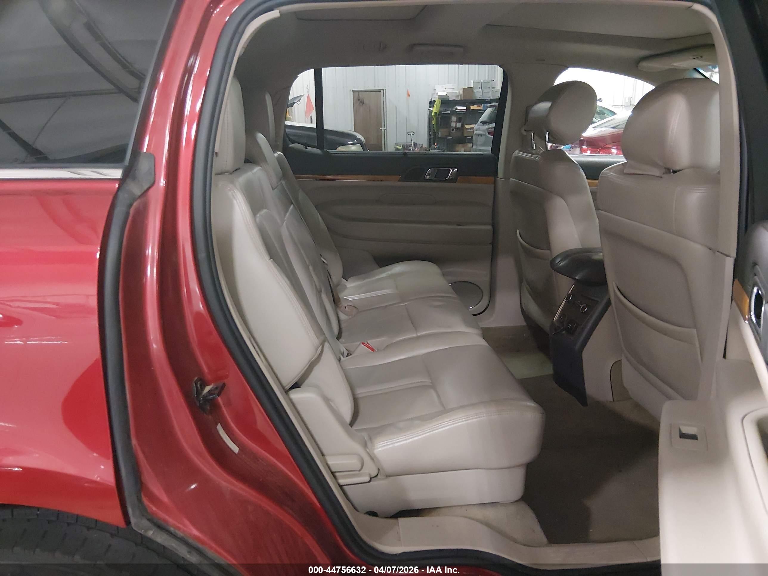LINCOLN MKT image 8