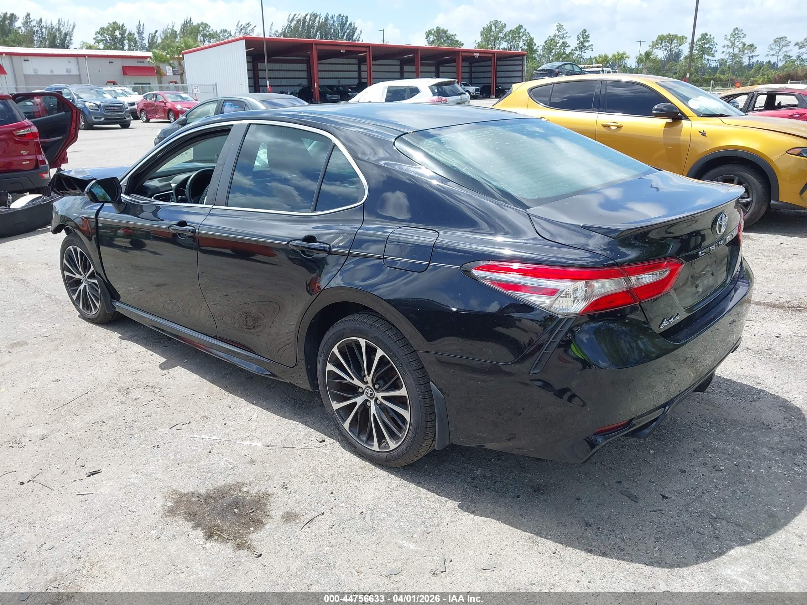 TOYOTA CAMRY image 3
