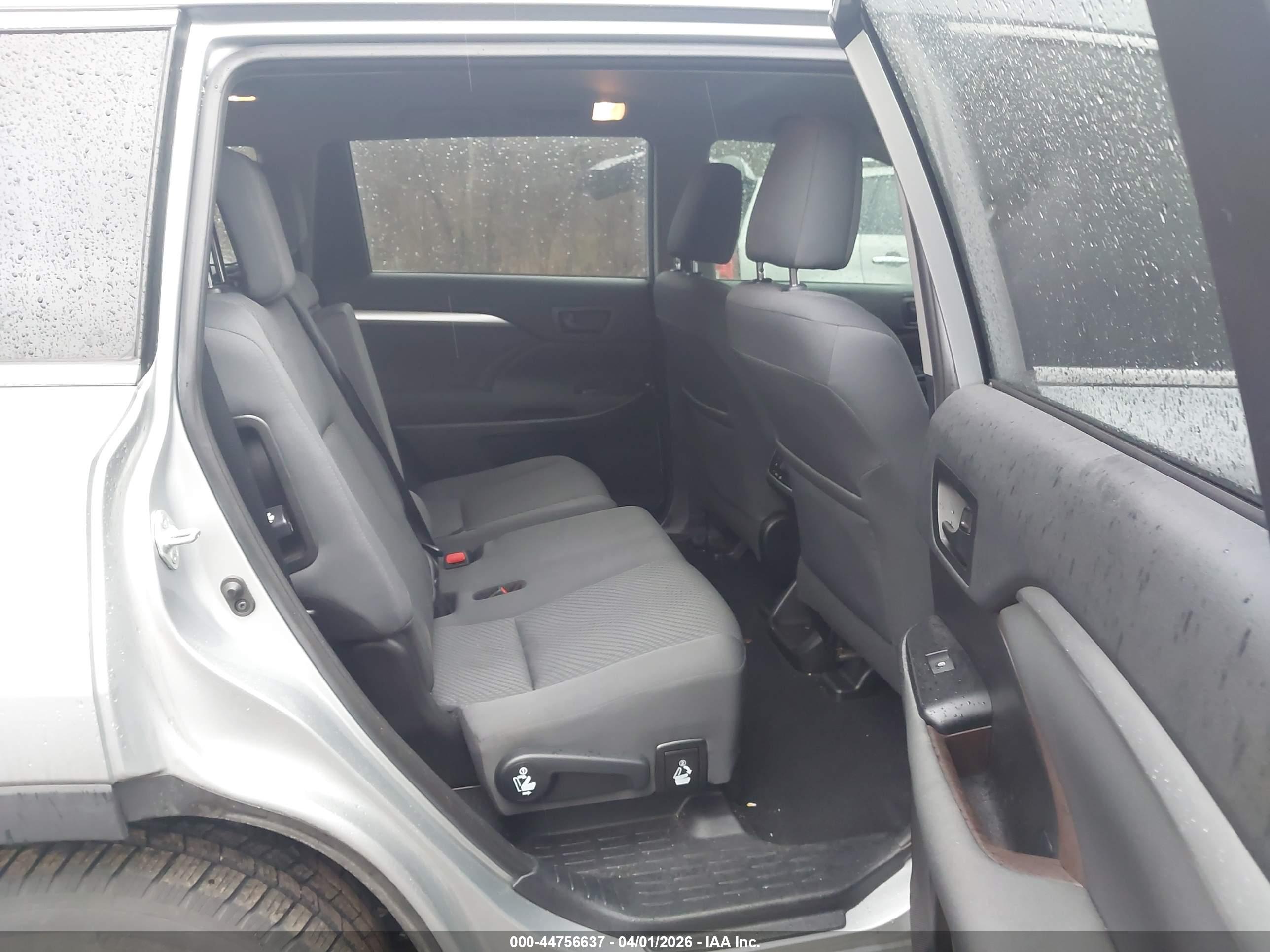 TOYOTA HIGHLANDER image 8