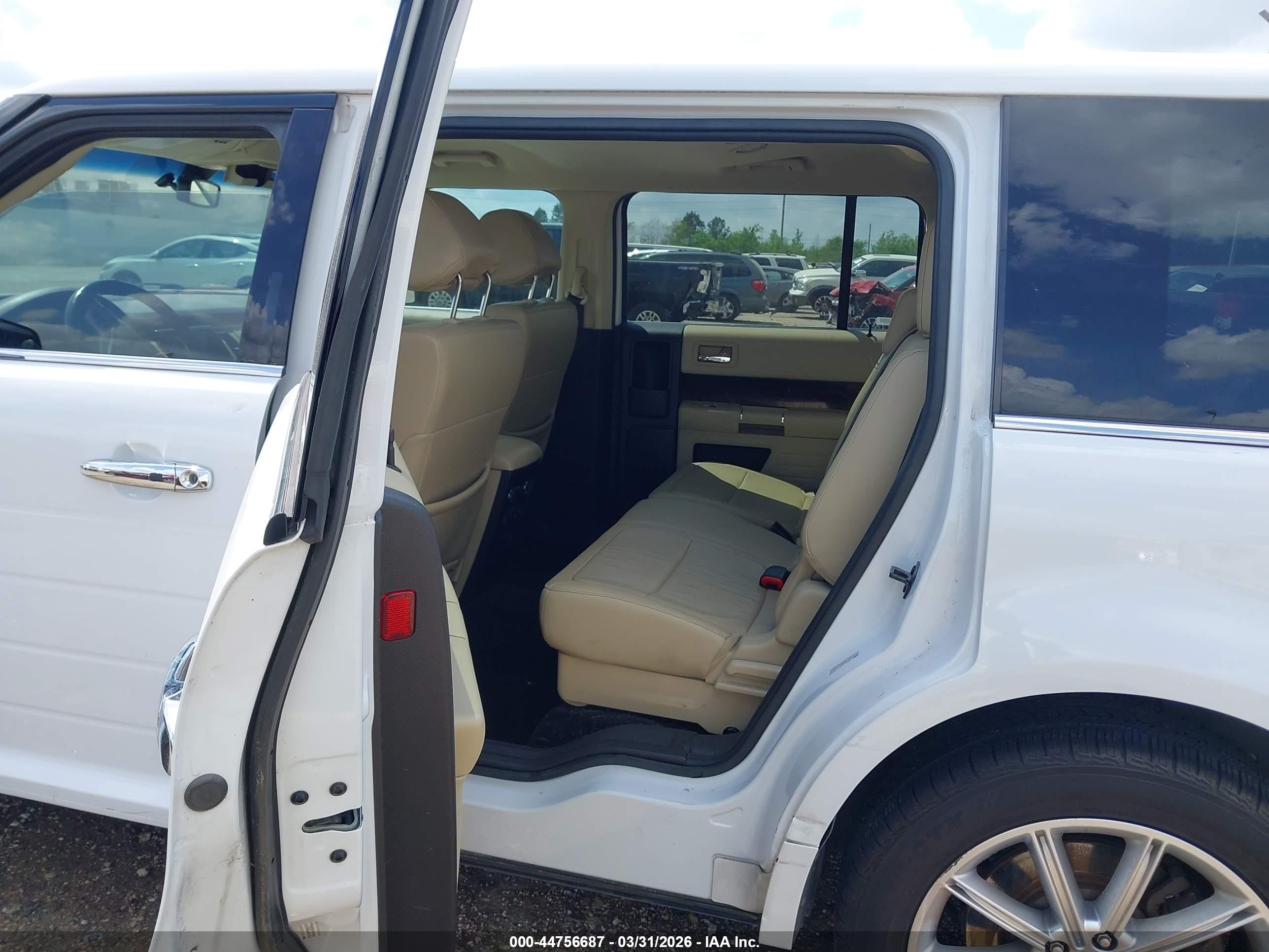 FORD FLEX image 8