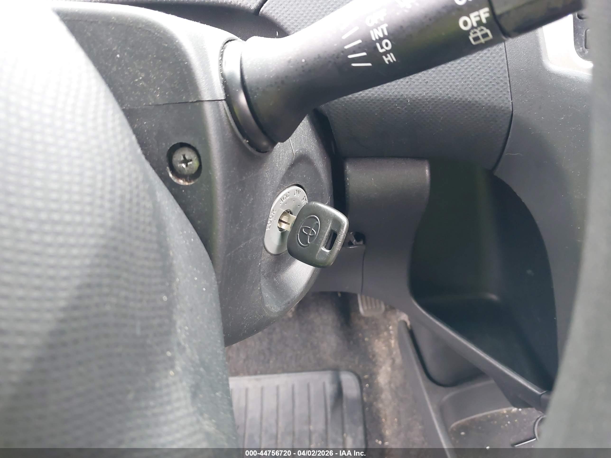 TOYOTA YARIS image 11
