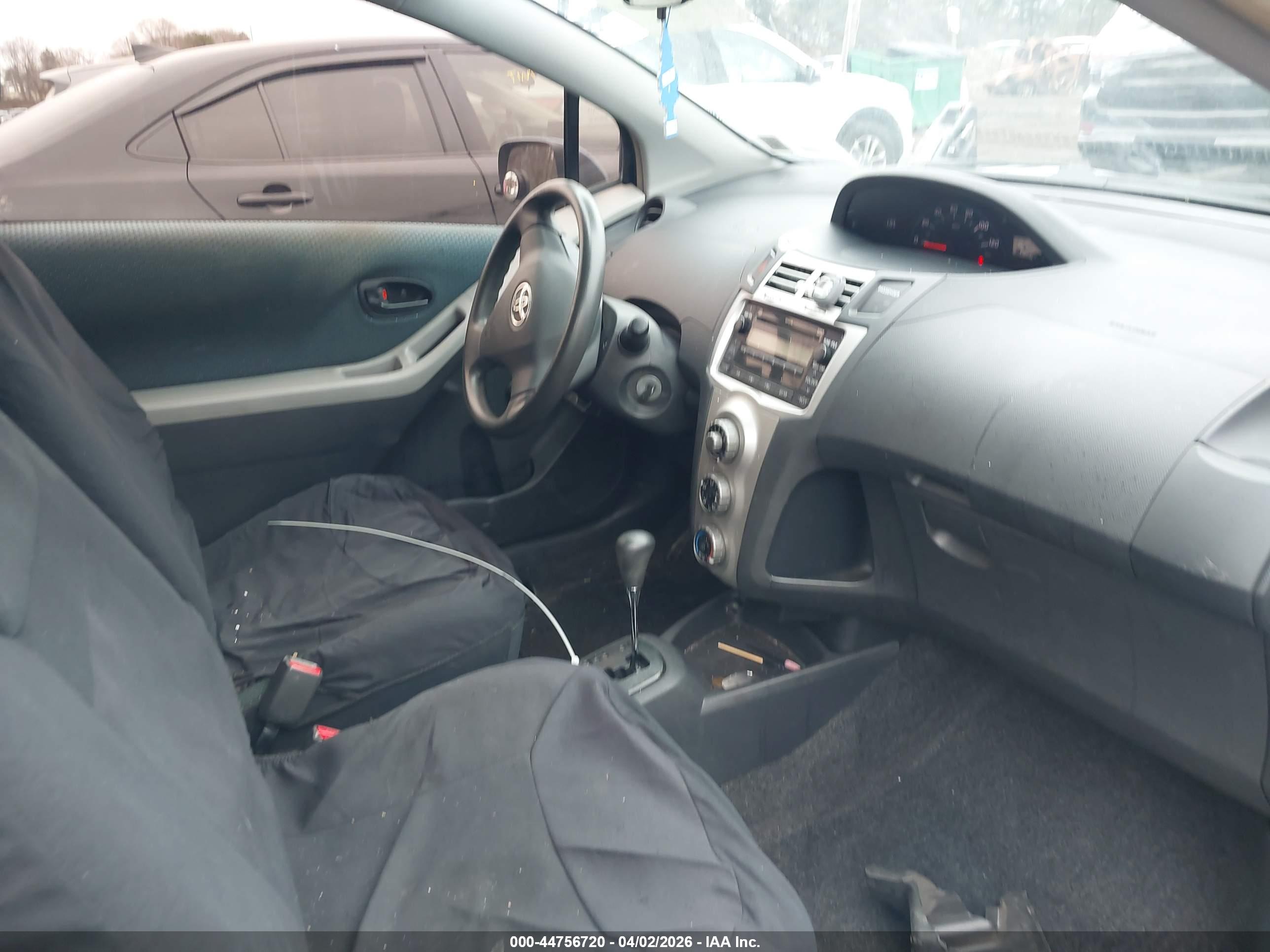 TOYOTA YARIS image 5