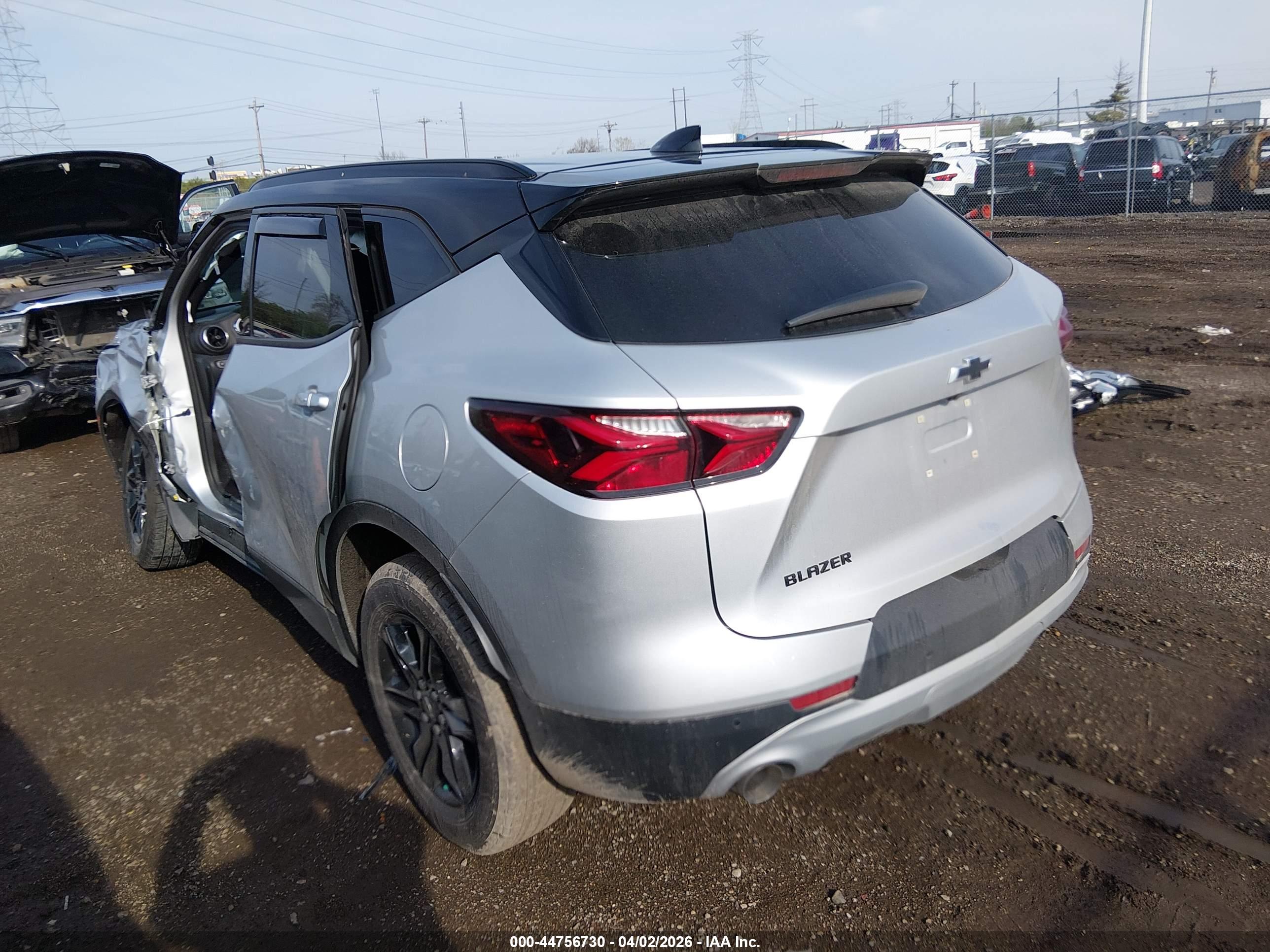CHEVROLET BLAZER image 3