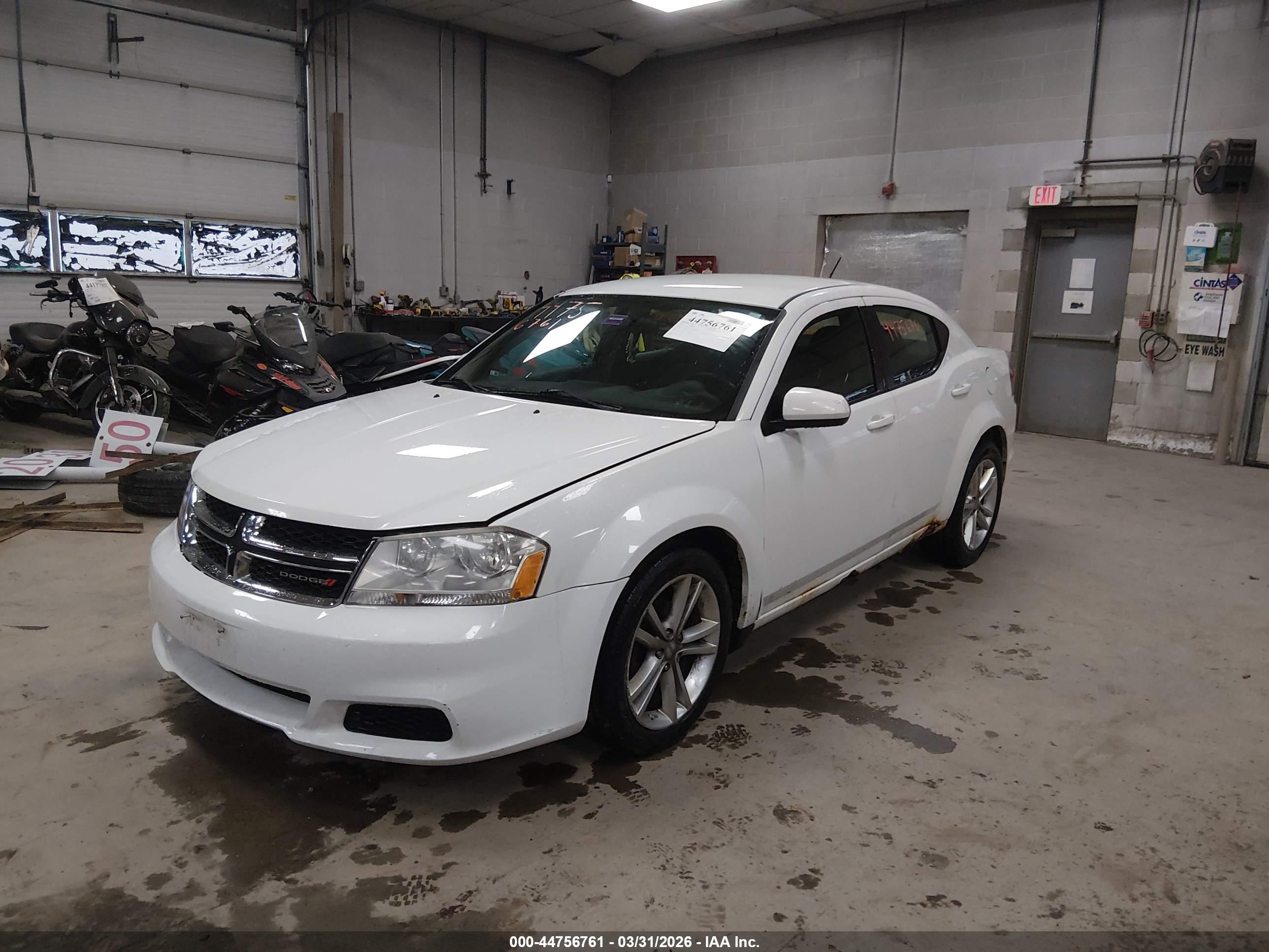 DODGE AVENGER image 2