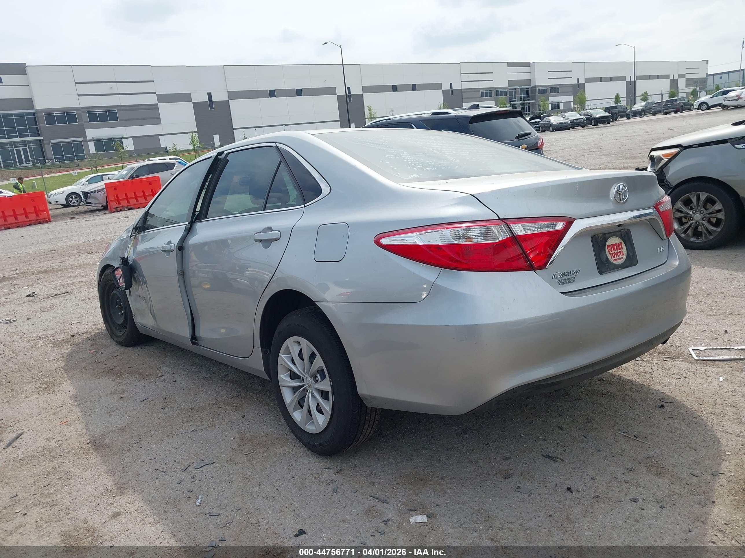 TOYOTA CAMRY image 3