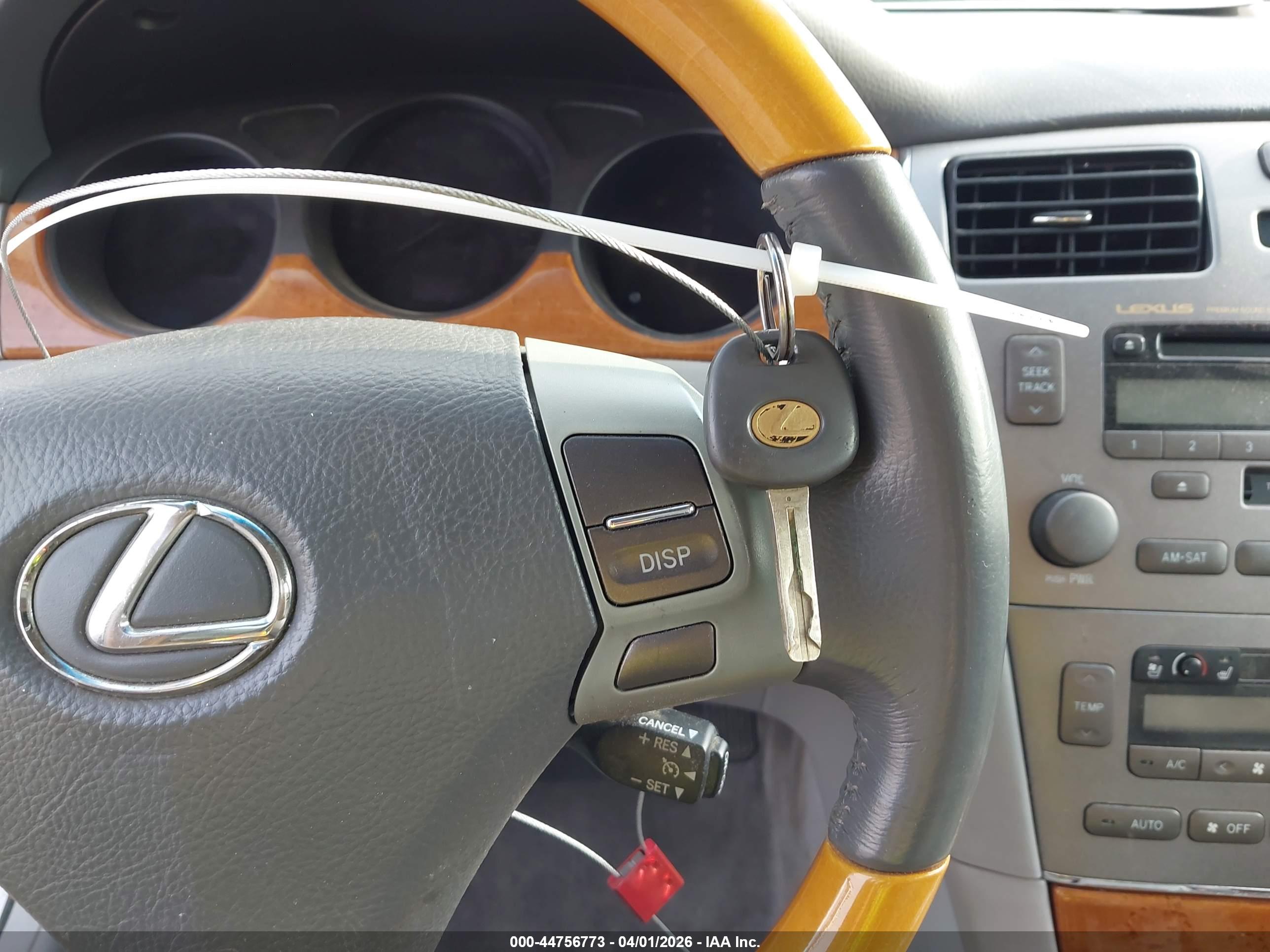 LEXUS ES image 11