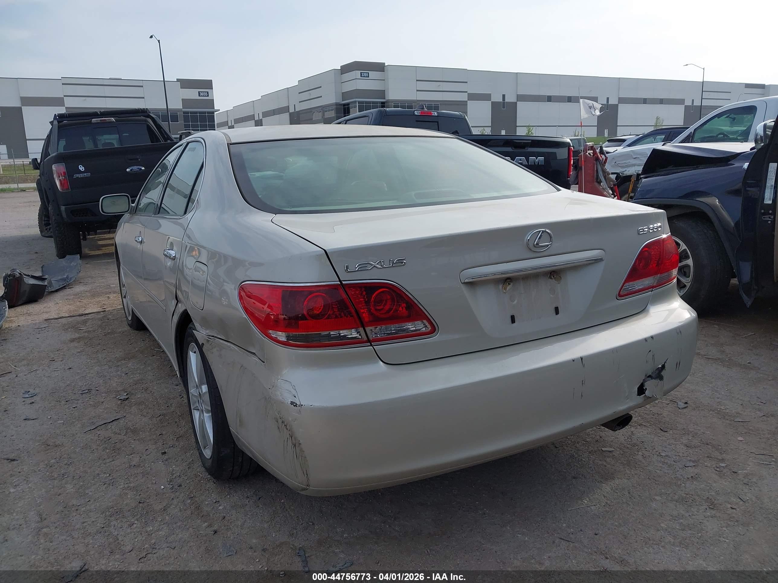 LEXUS ES image 3