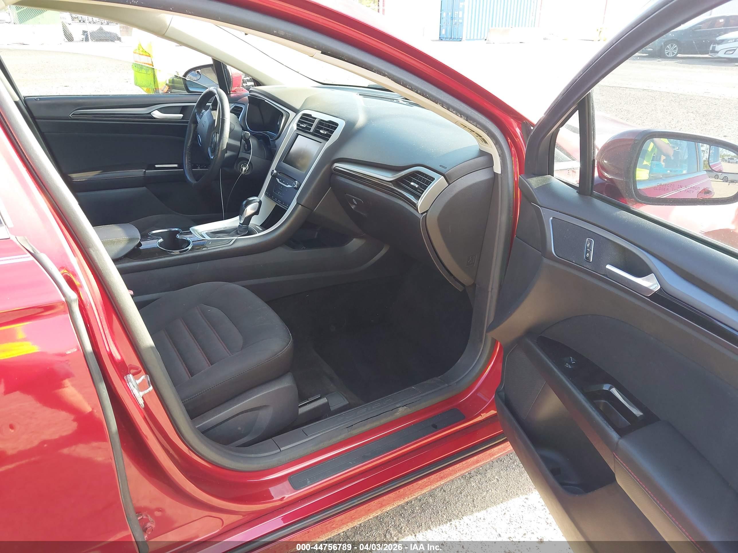 FORD FUSION image 5