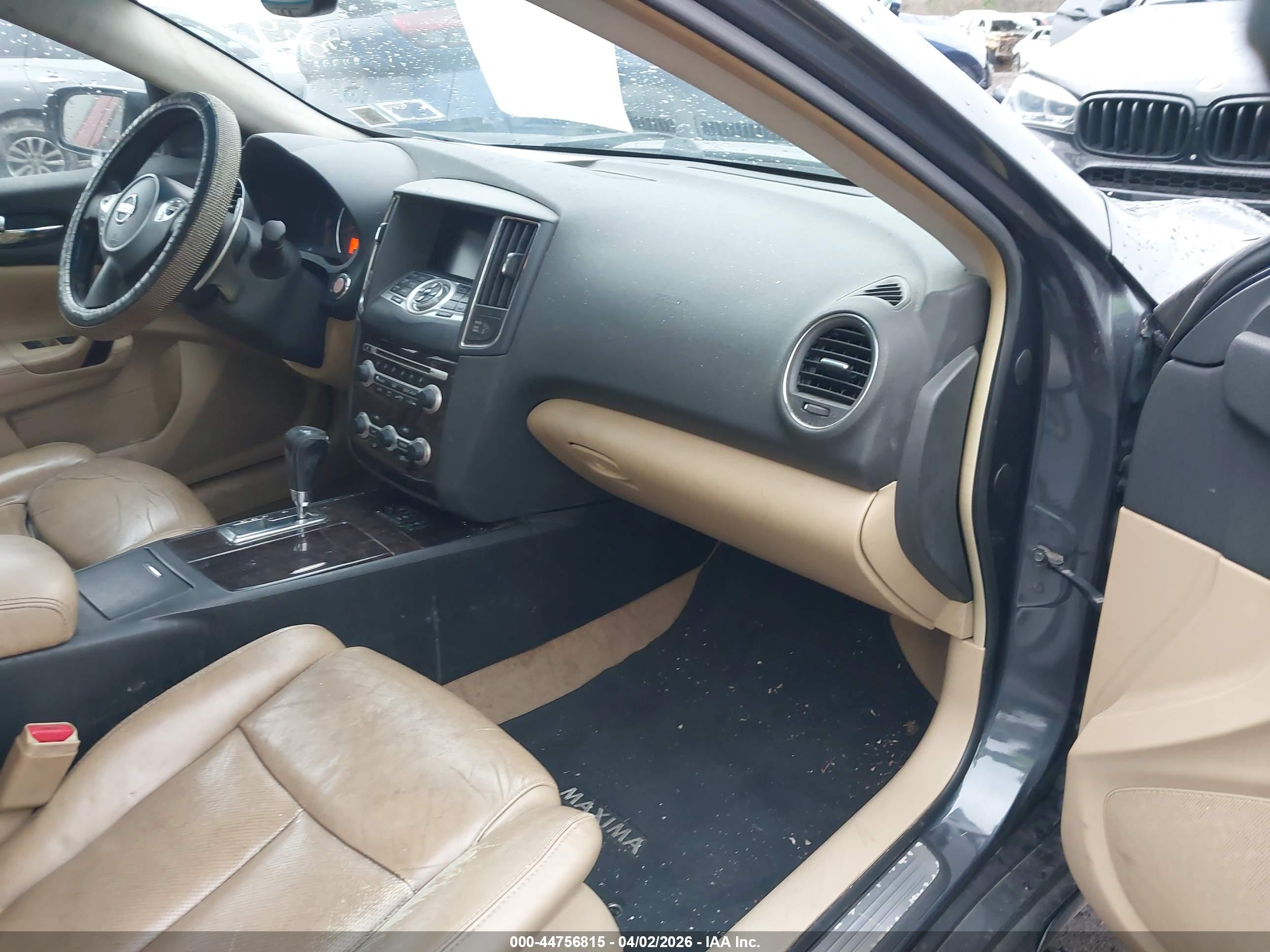 NISSAN MAXIMA image 5