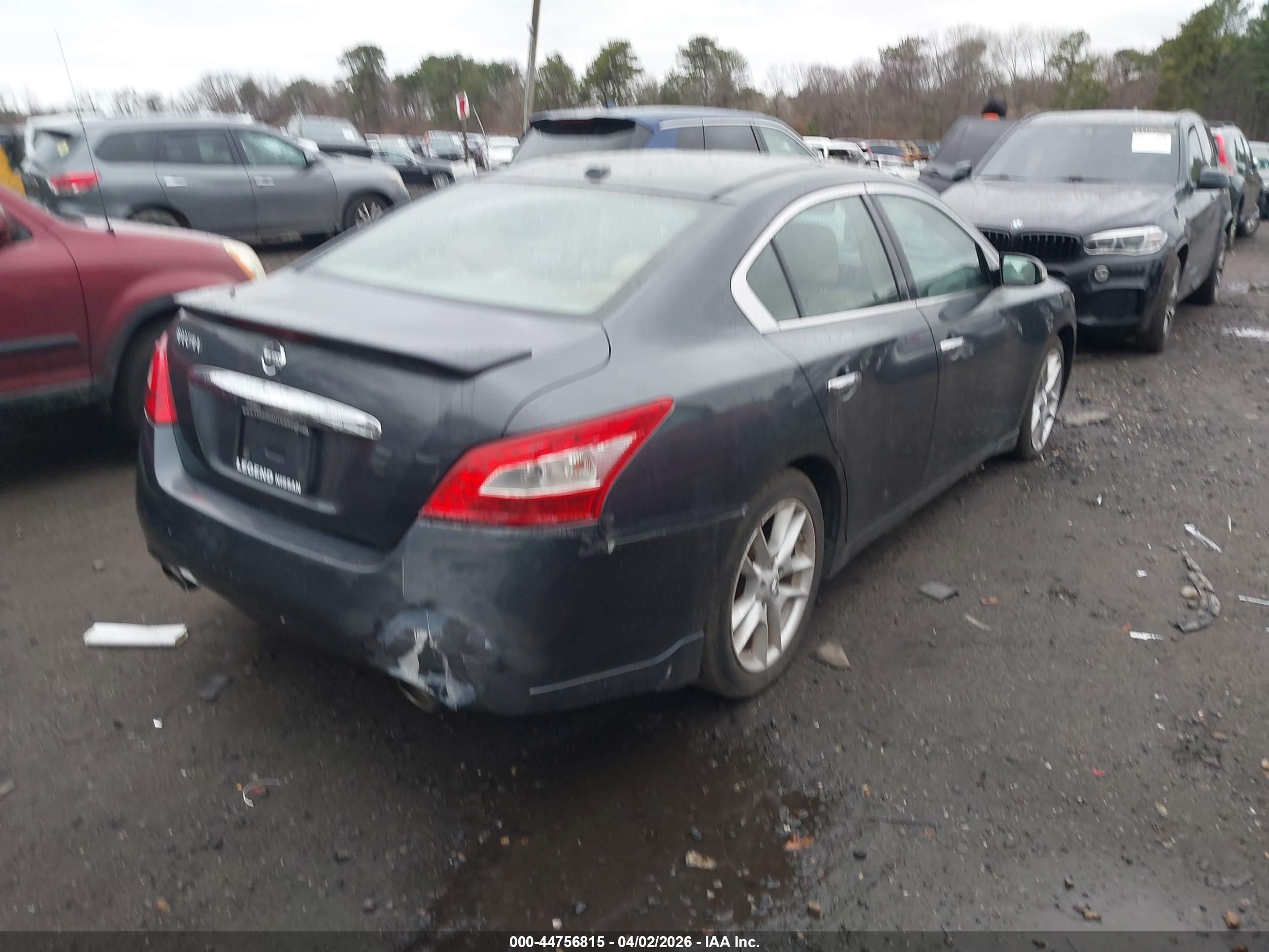 NISSAN MAXIMA image 6