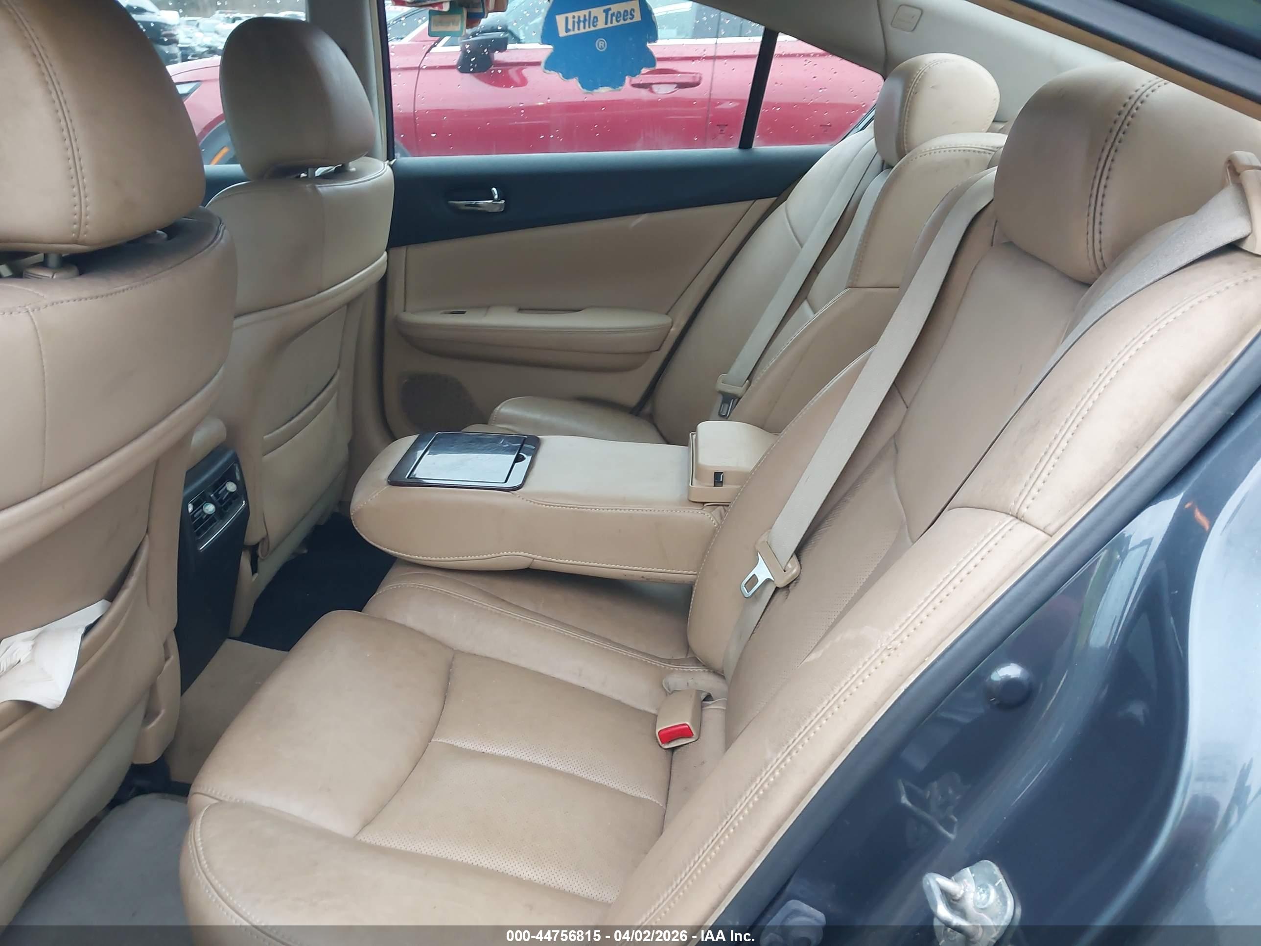 NISSAN MAXIMA image 8