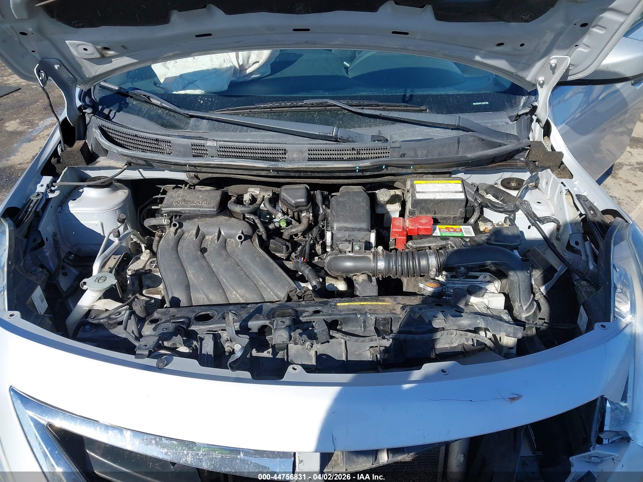 NISSAN VERSA image 10