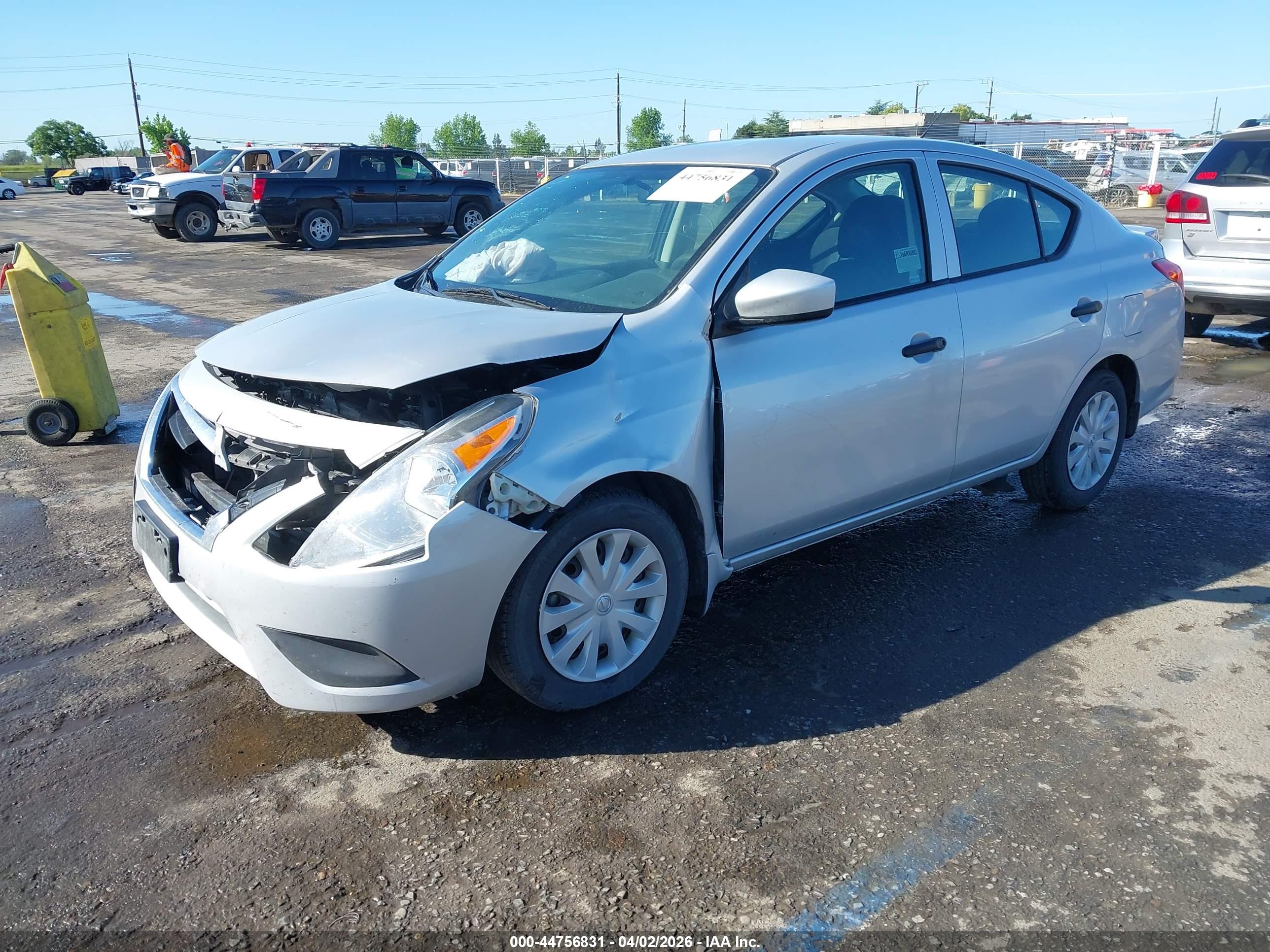 NISSAN VERSA image 2