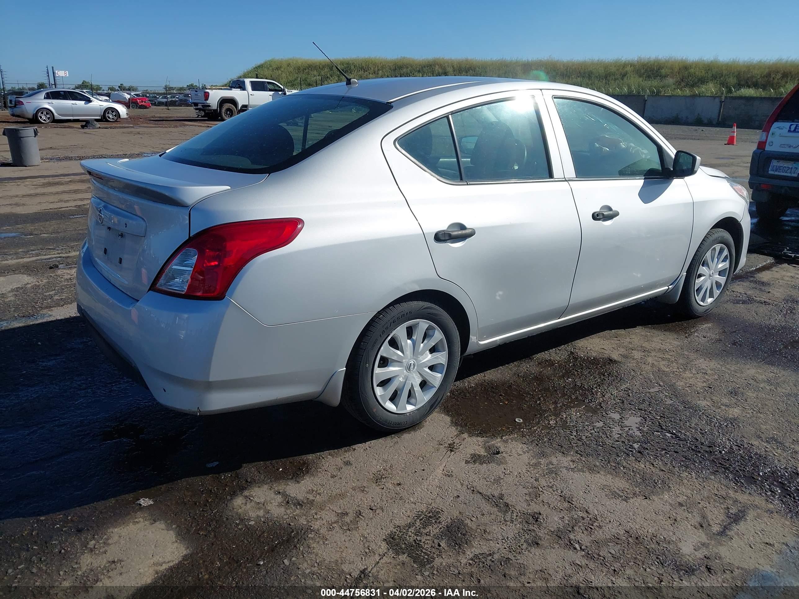 NISSAN VERSA image 4