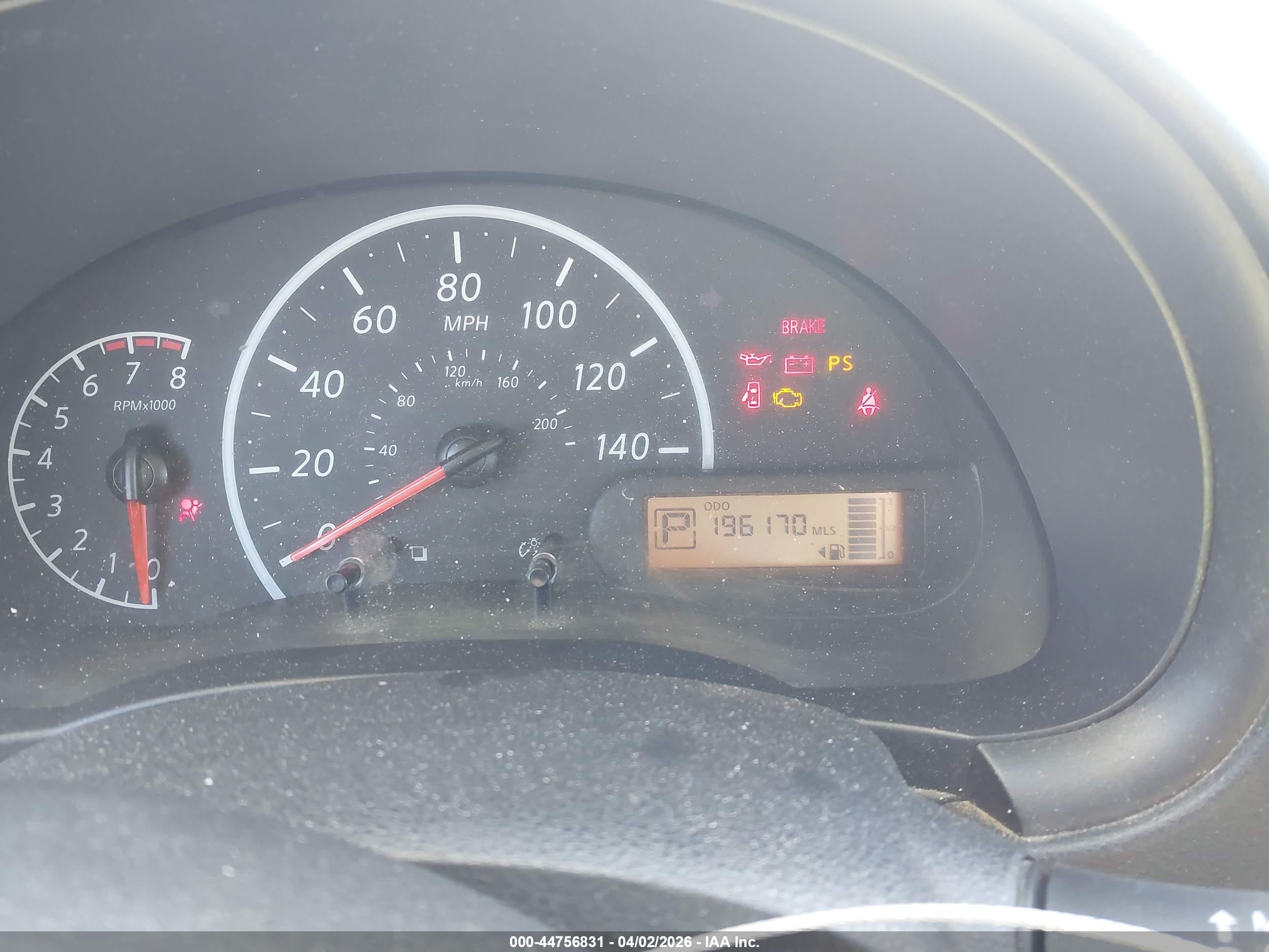 NISSAN VERSA image 7
