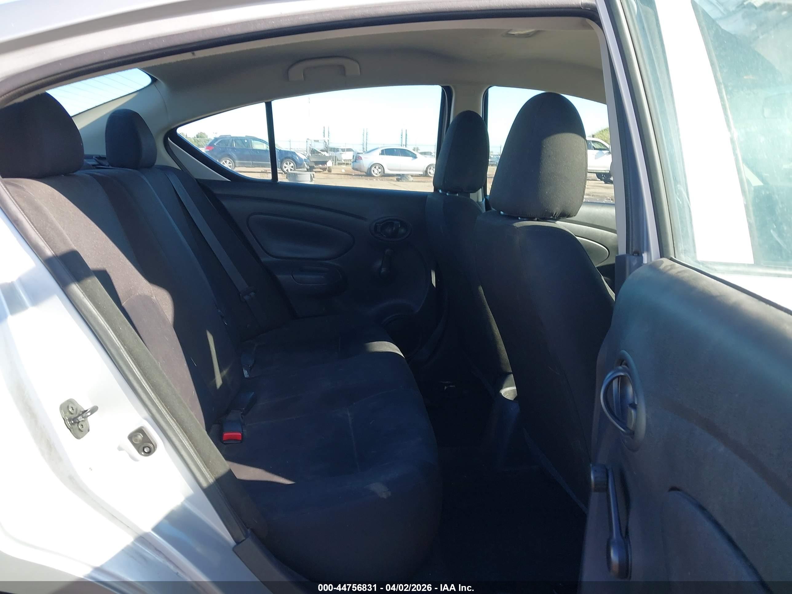 NISSAN VERSA image 8
