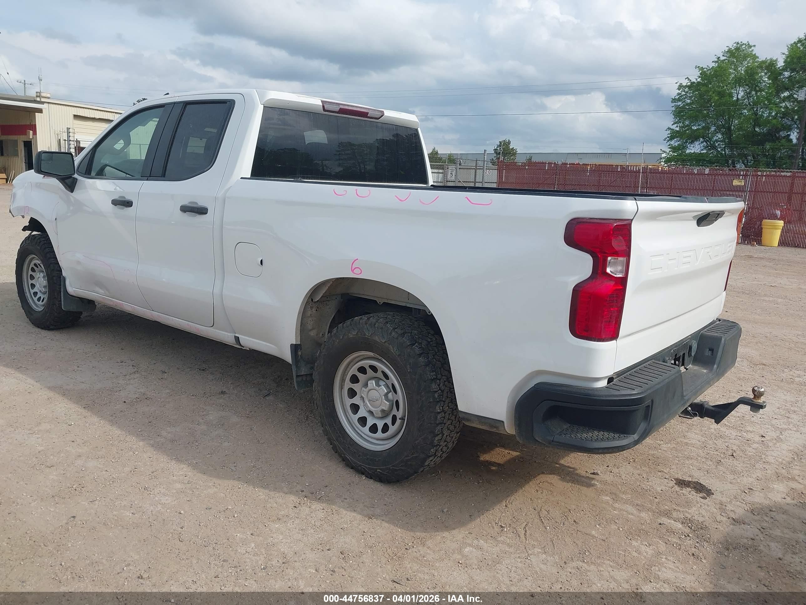 CHEVROLET SILVERADO image 3
