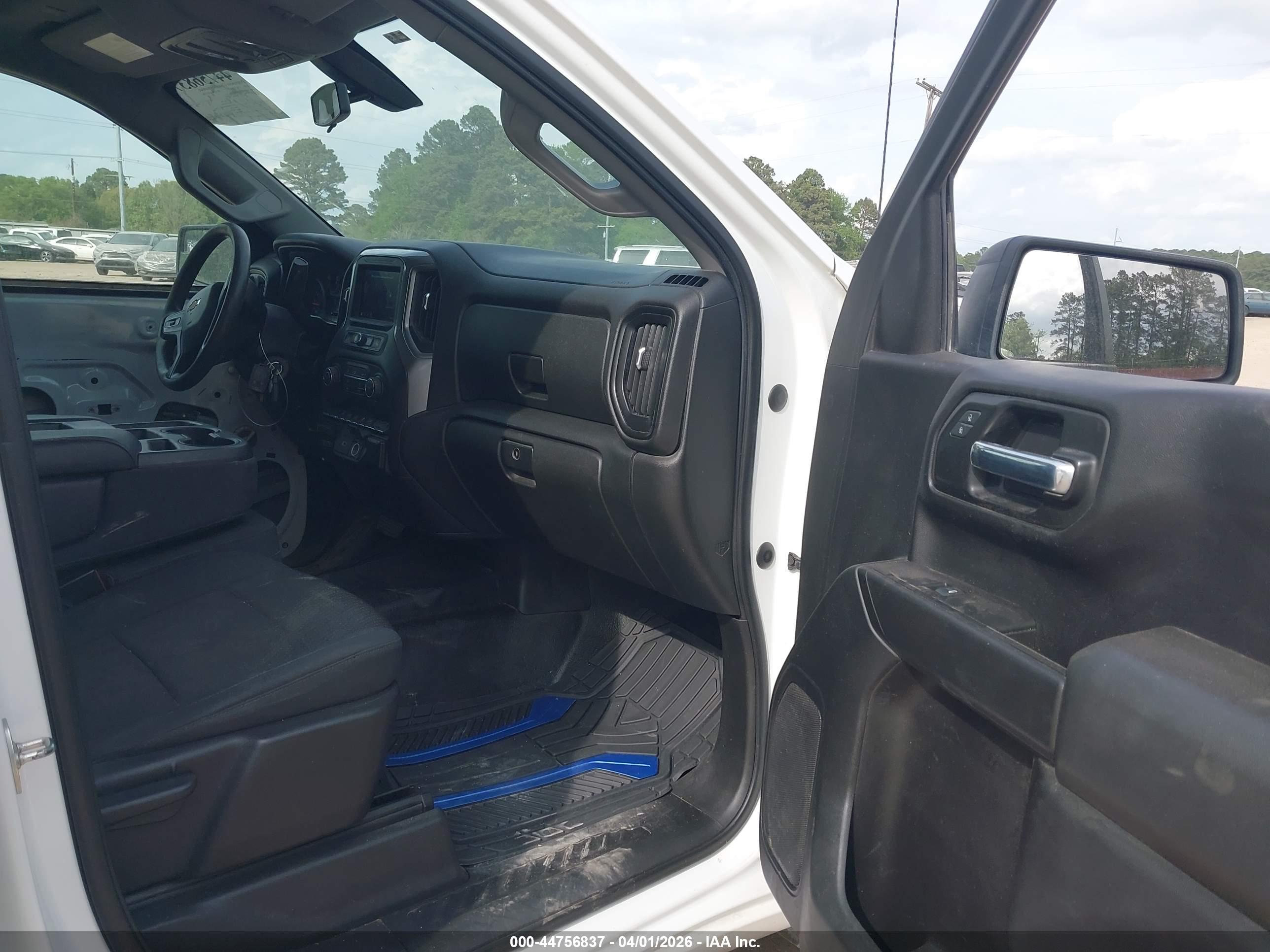 CHEVROLET SILVERADO image 5
