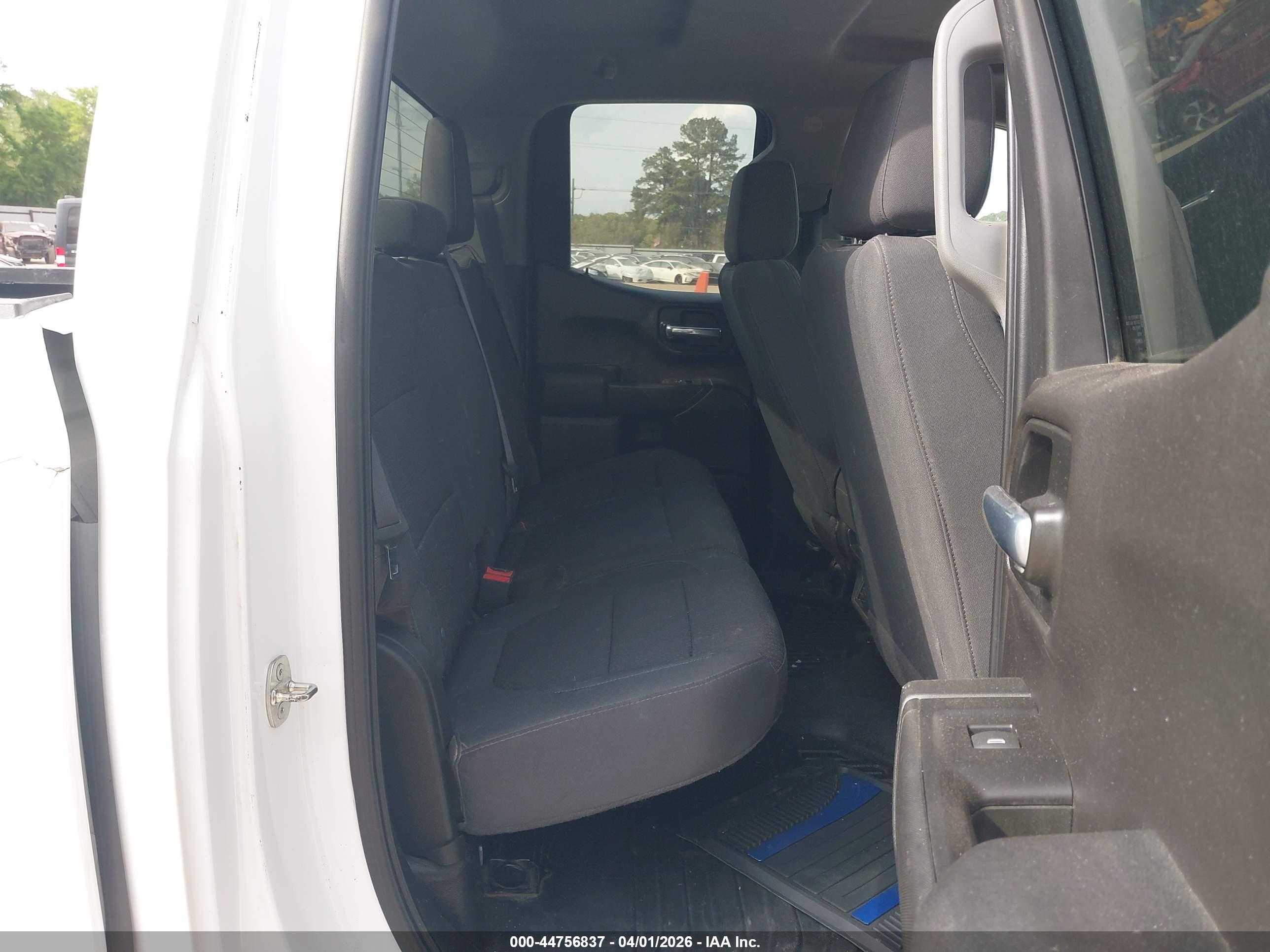 CHEVROLET SILVERADO image 8