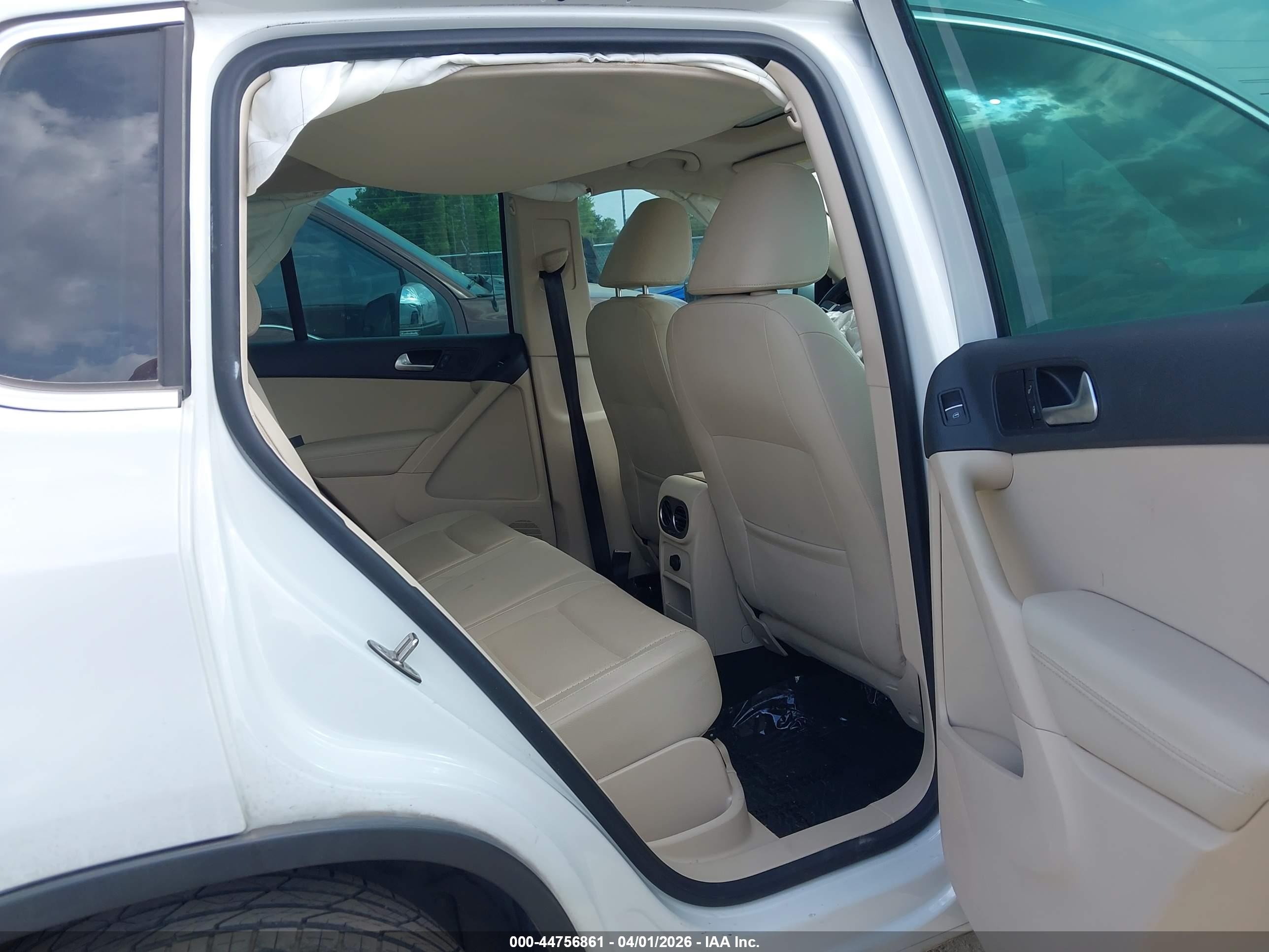 VOLKSWAGEN TIGUAN image 8