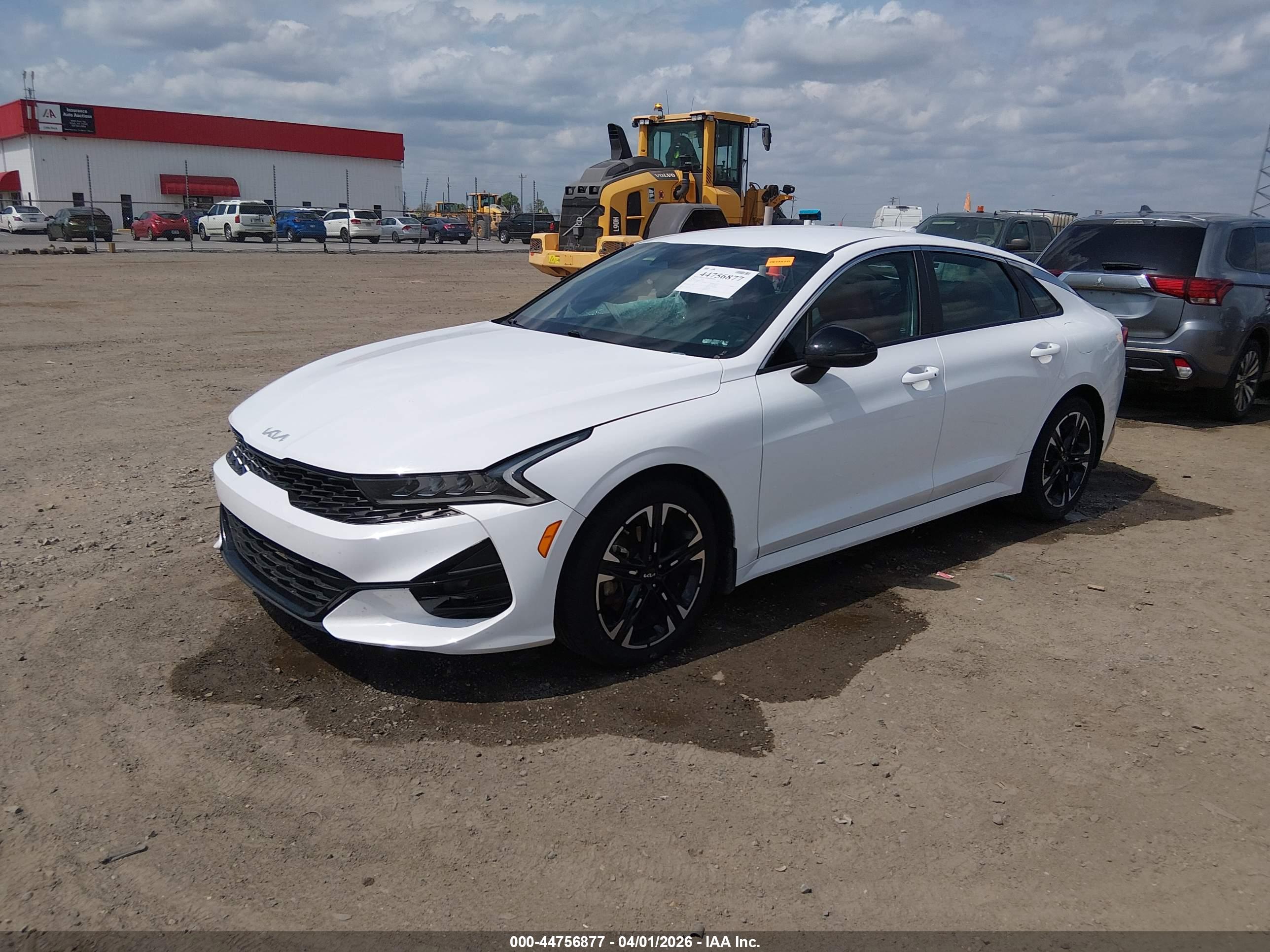 KIA K5 image 2