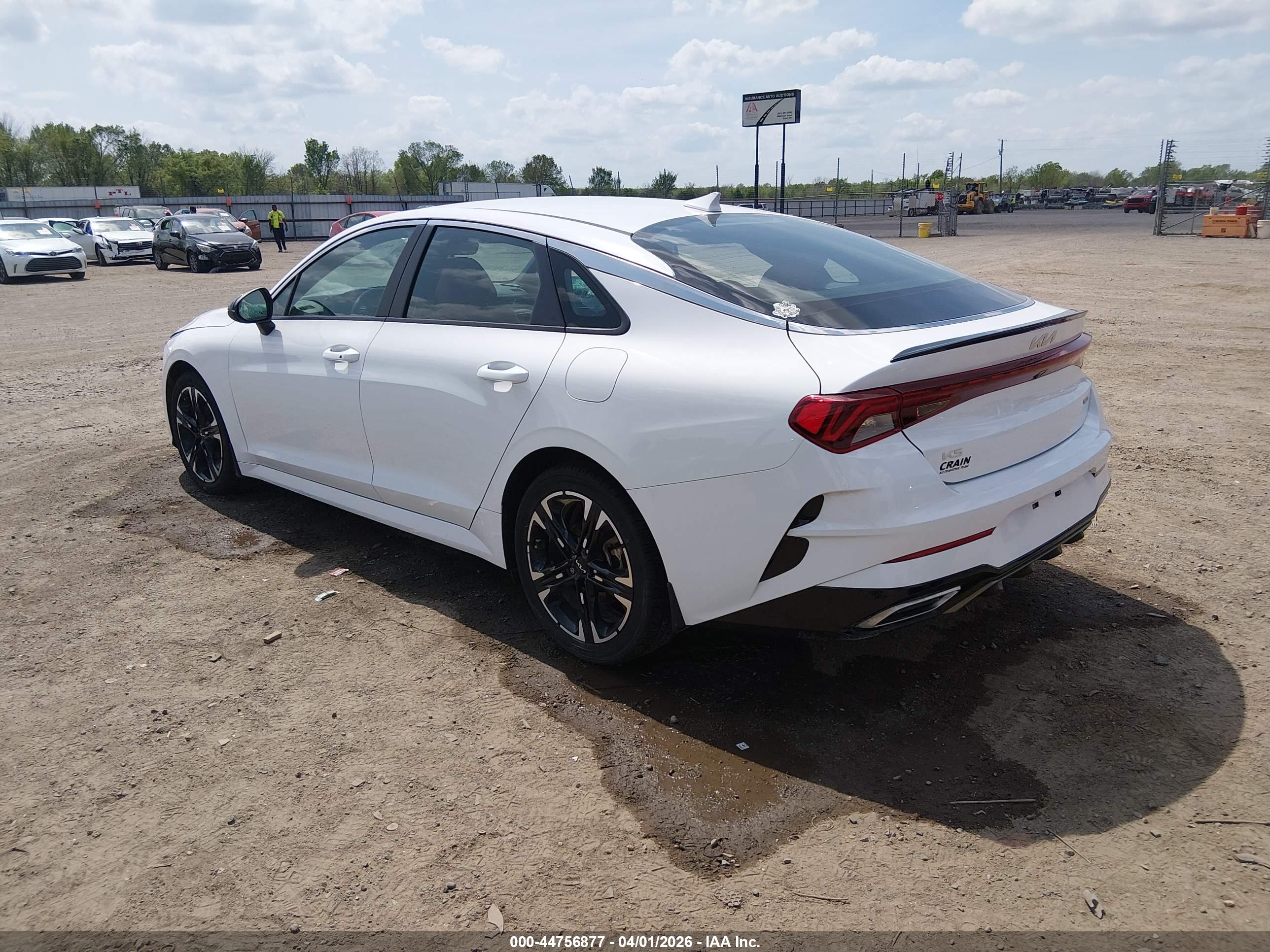 KIA K5 image 3