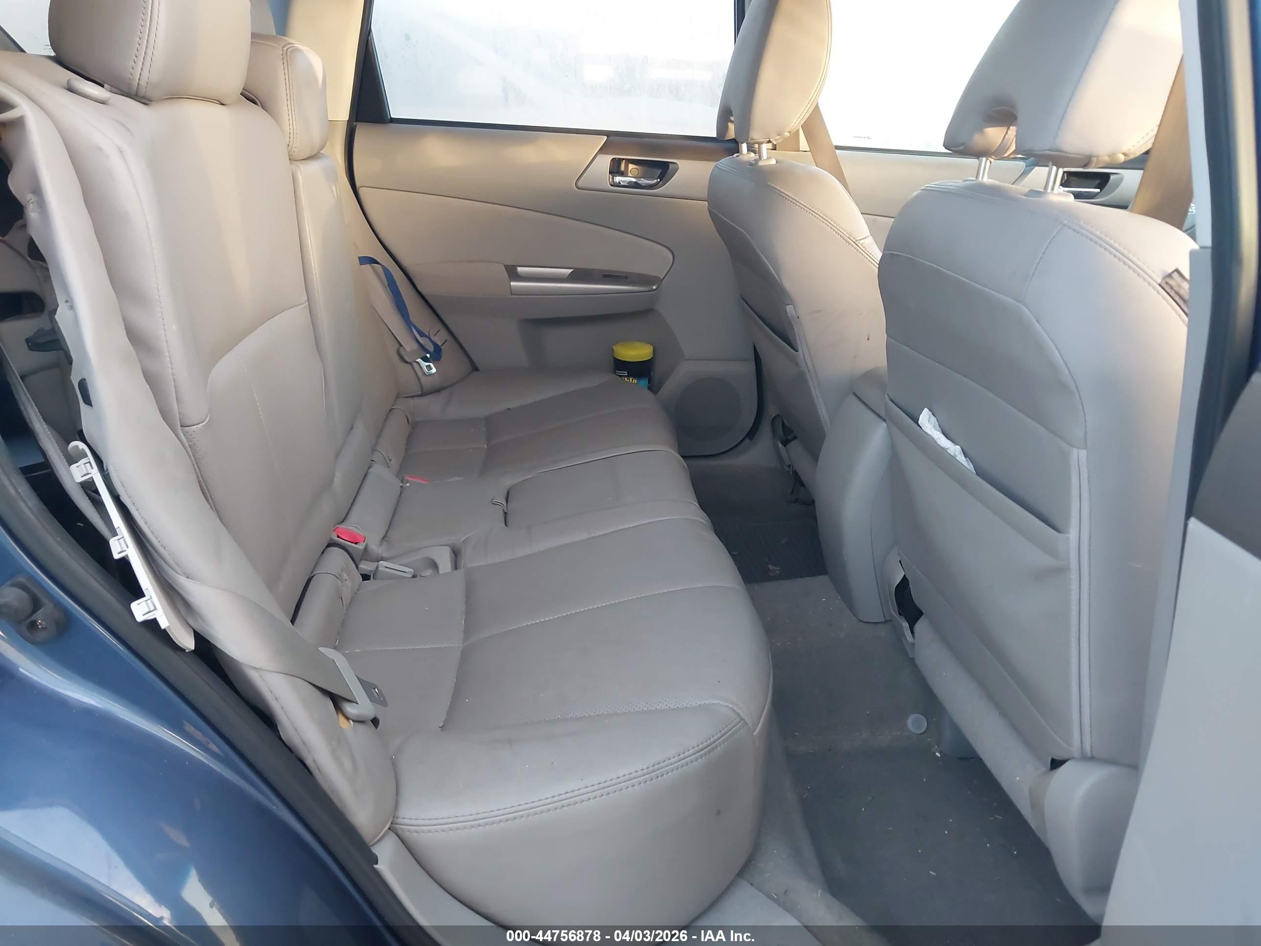 SUBARU FORESTER image 8