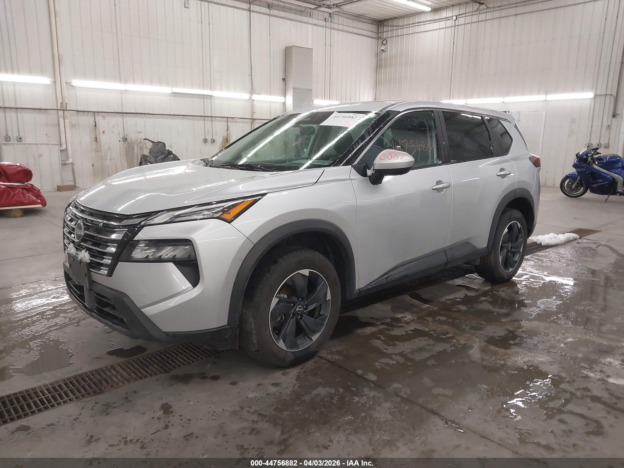 NISSAN ROGUE image 2