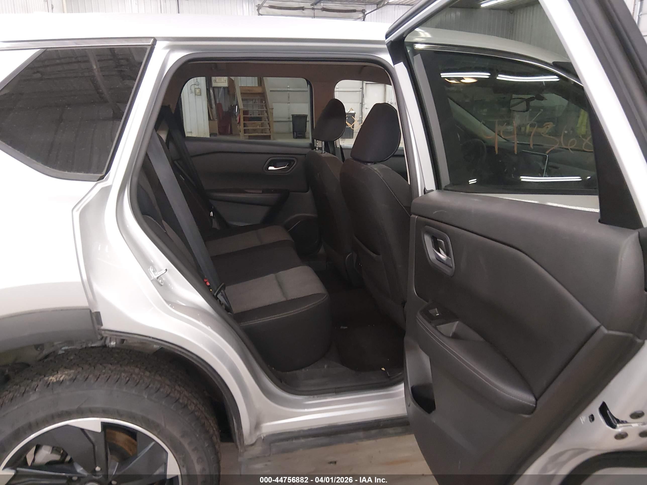 NISSAN ROGUE image 8