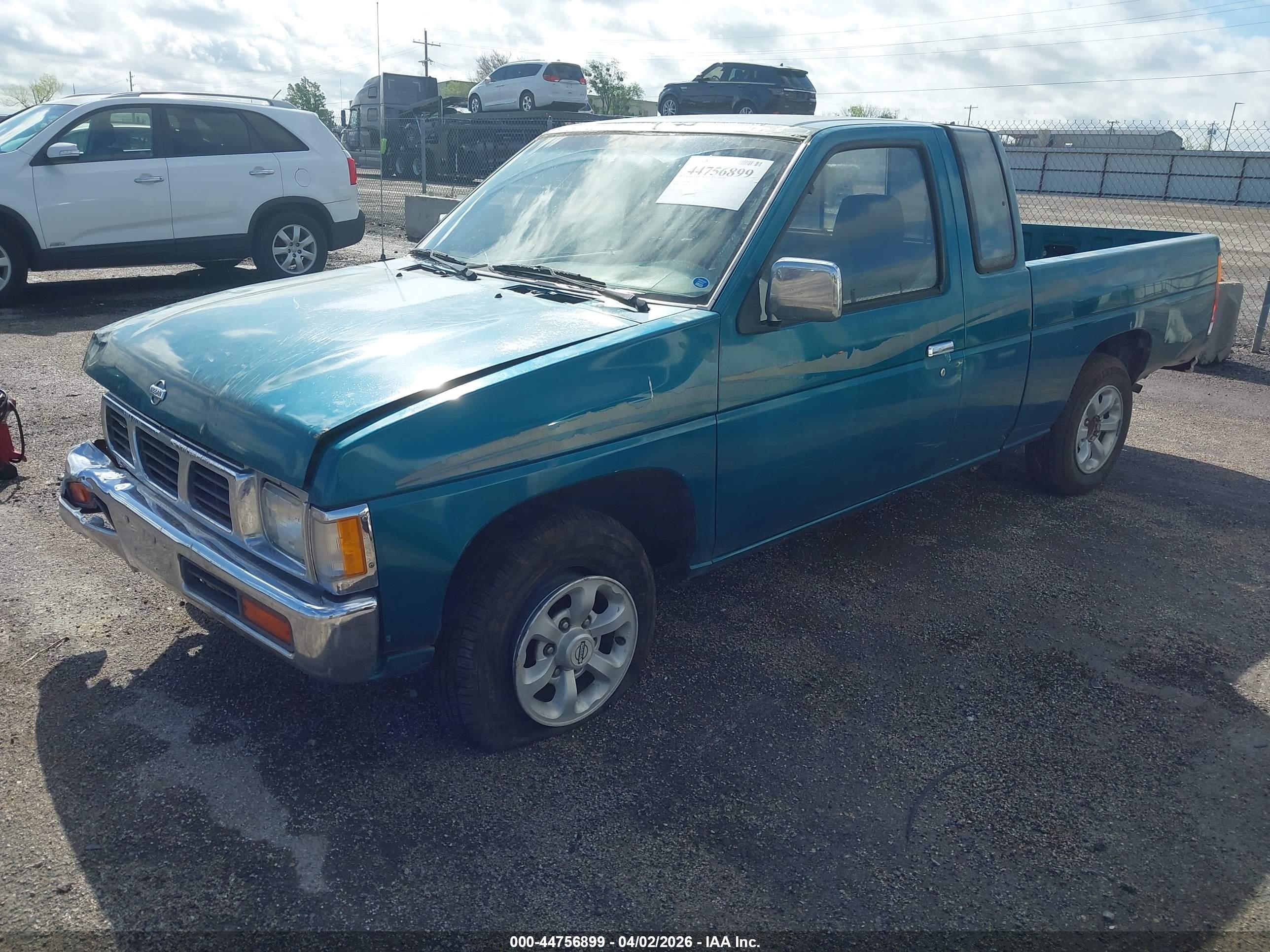 NISSAN 4X2 image 2