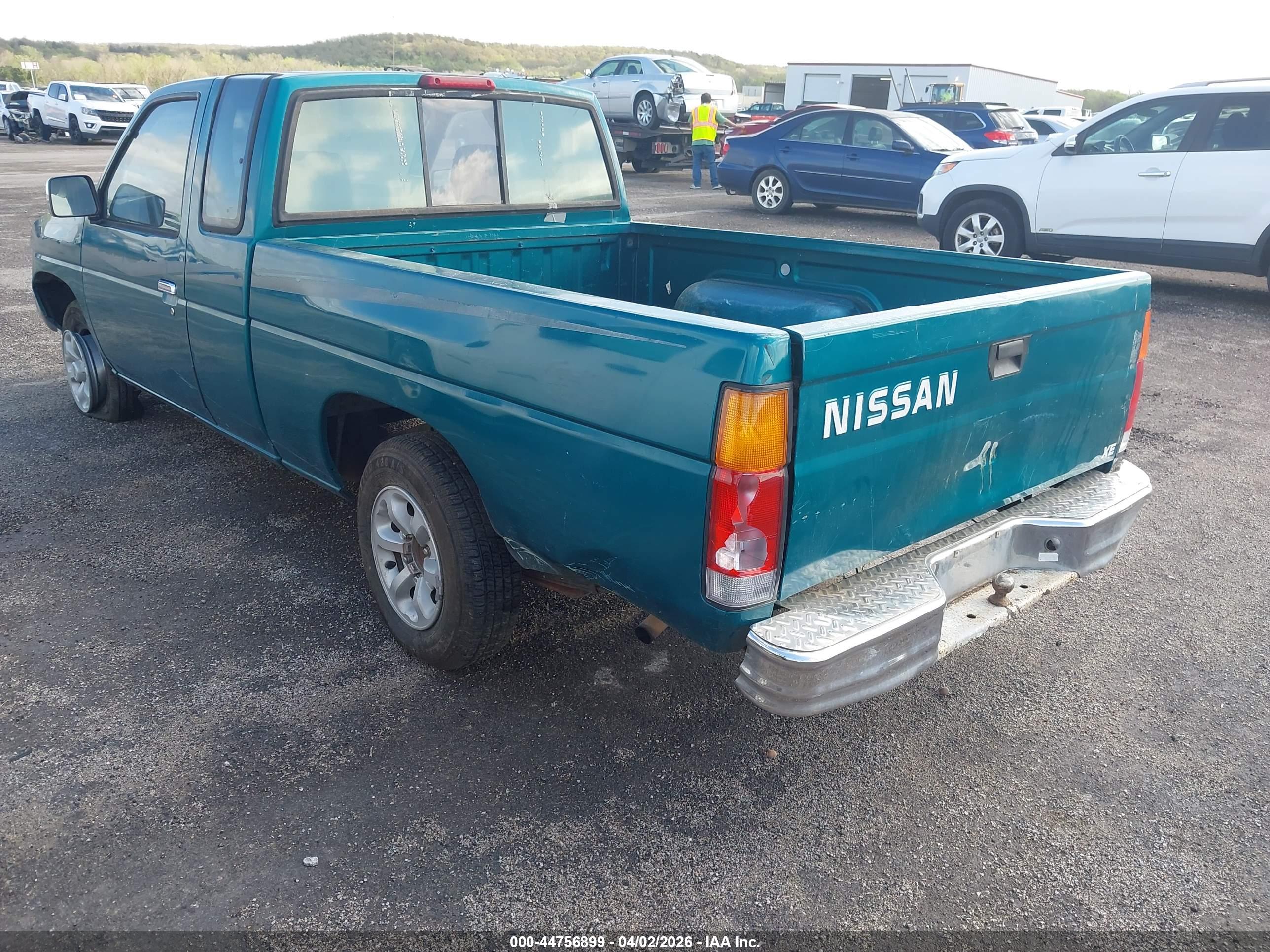 NISSAN 4X2 image 3