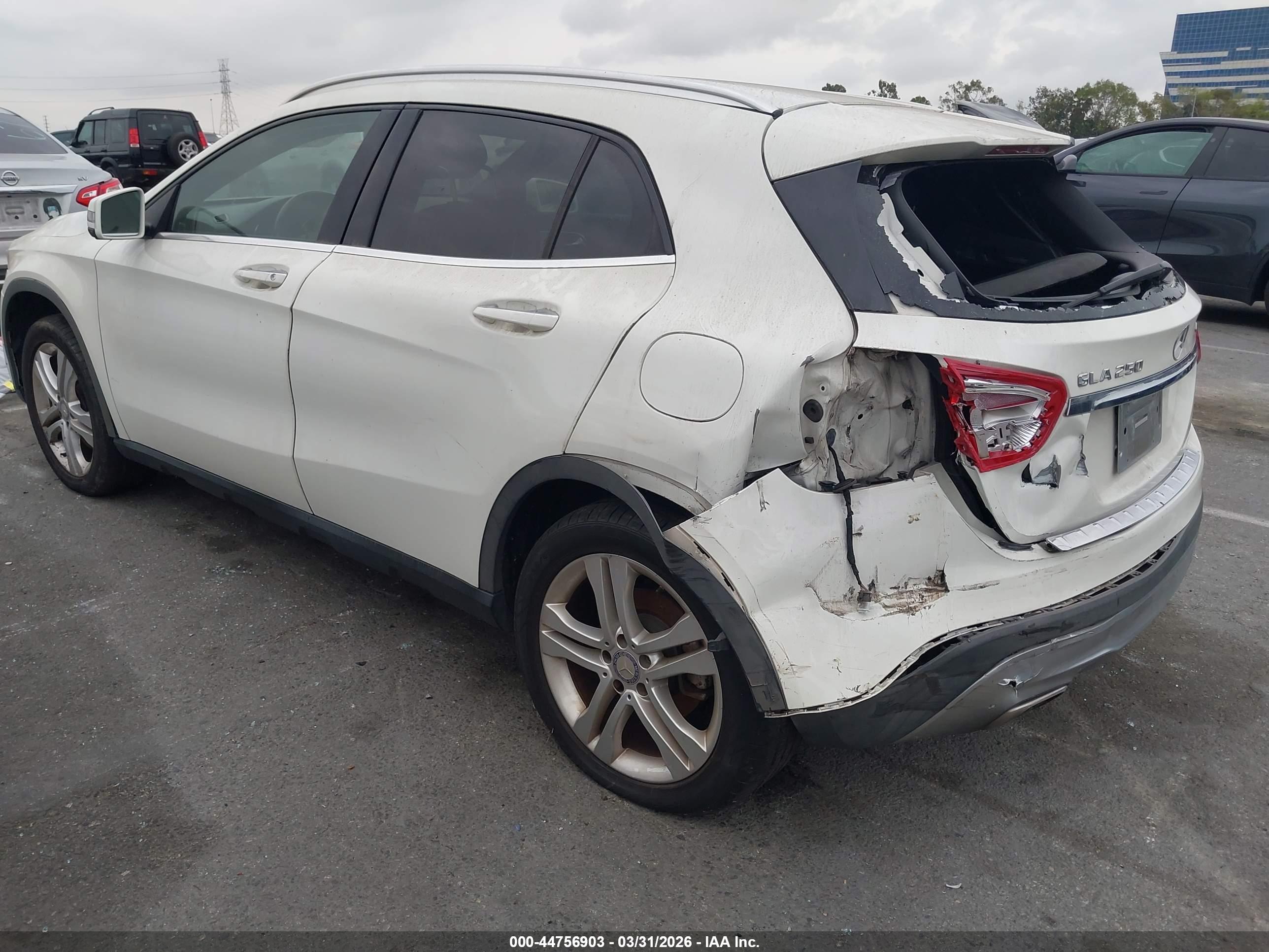 MERCEDES-BENZ GLA image 3