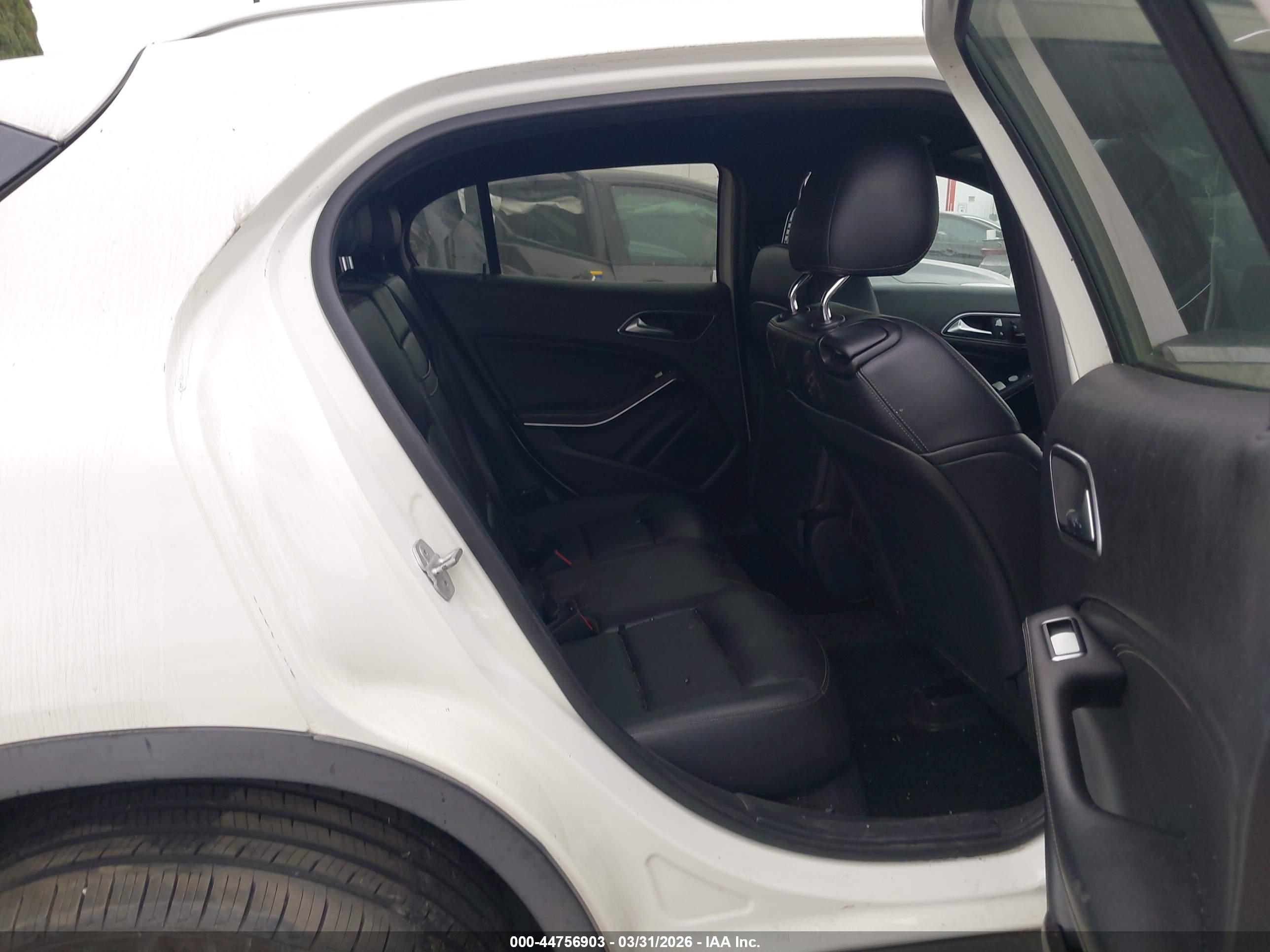 MERCEDES-BENZ GLA image 8