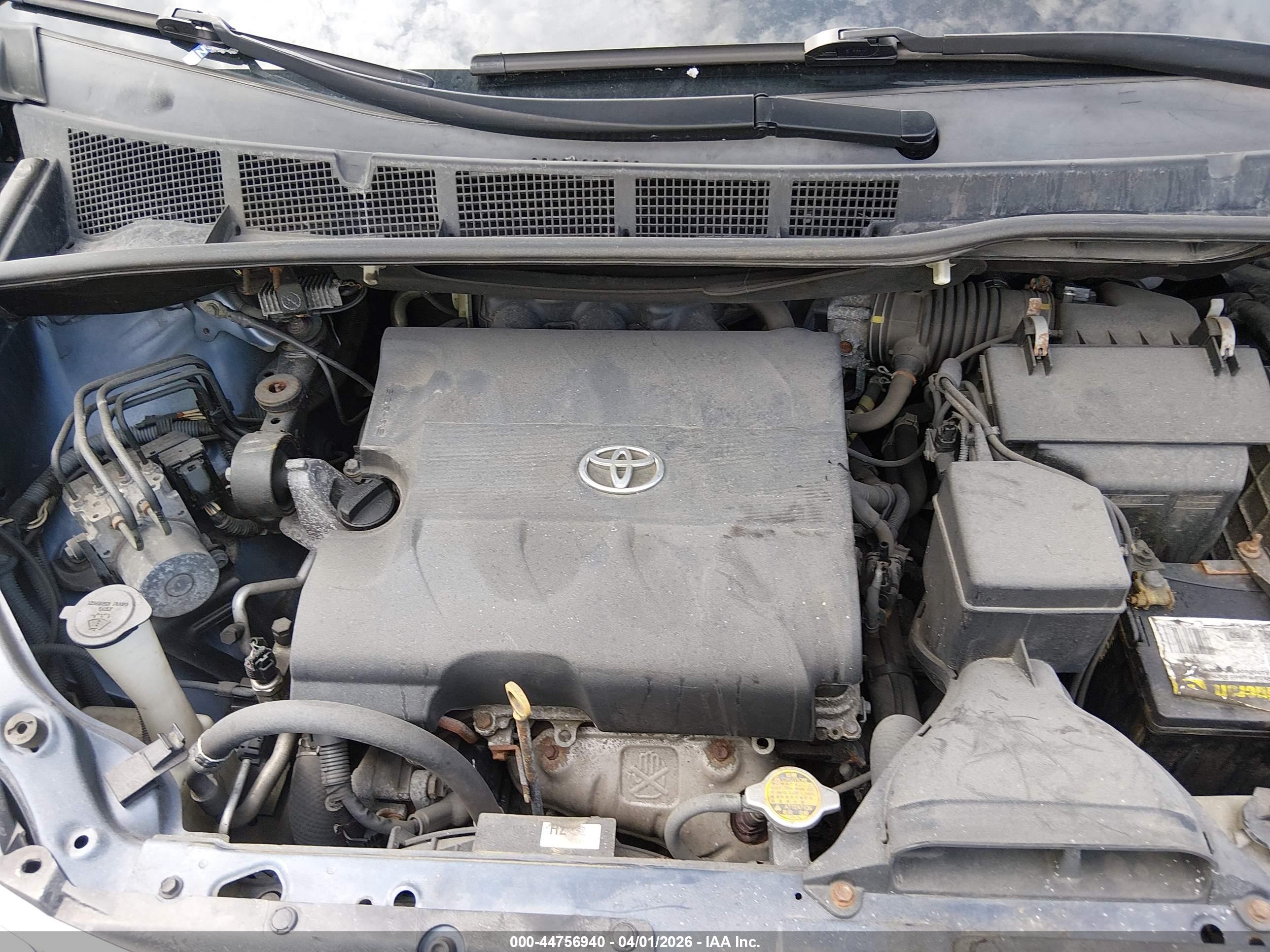 TOYOTA SIENNA image 10