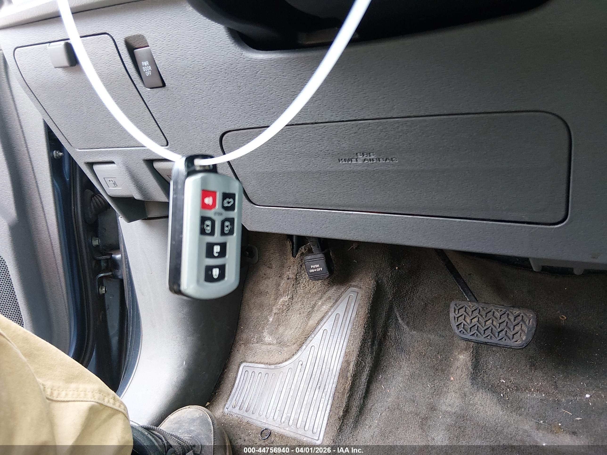 TOYOTA SIENNA image 11