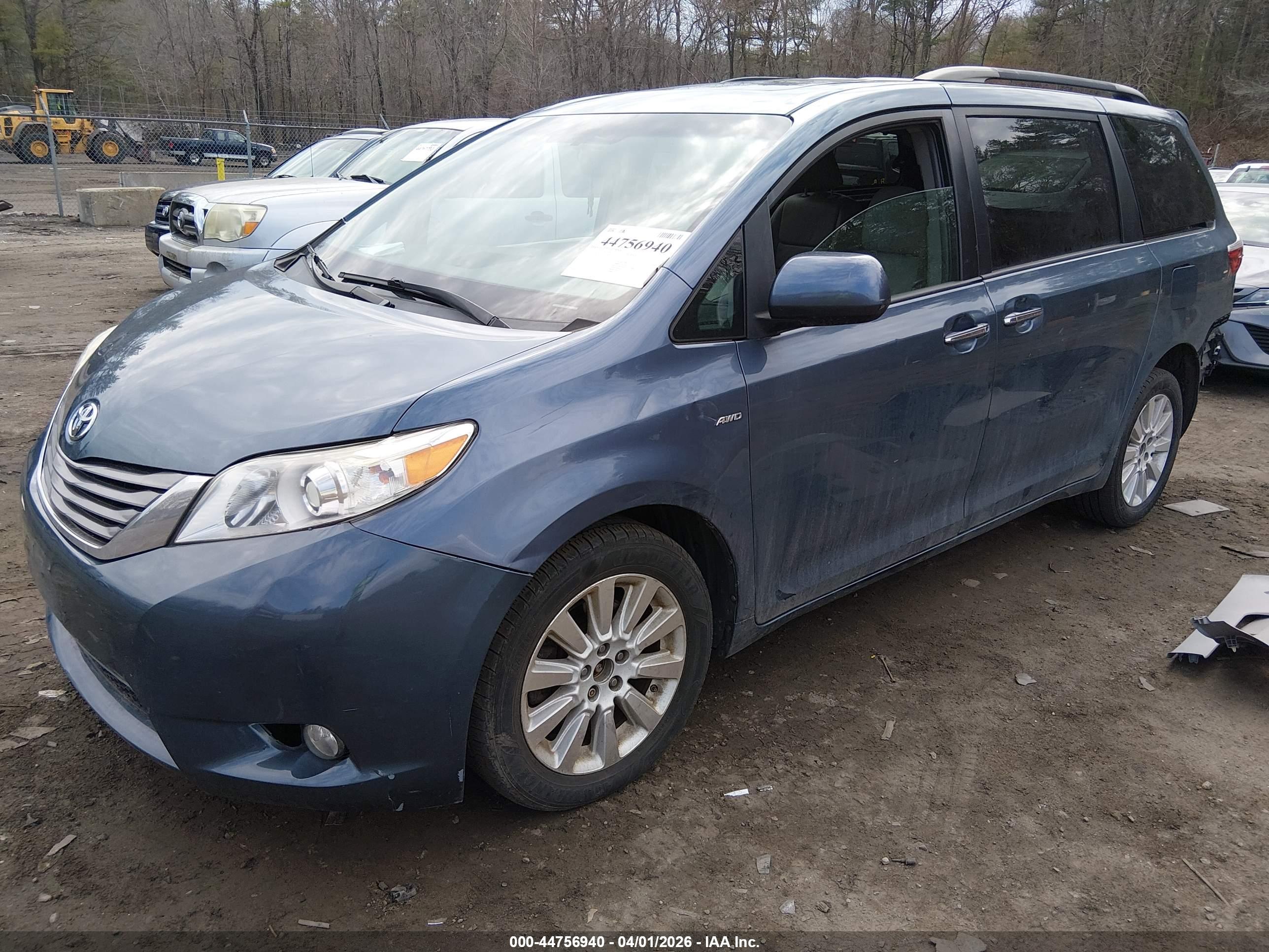 TOYOTA SIENNA image 2