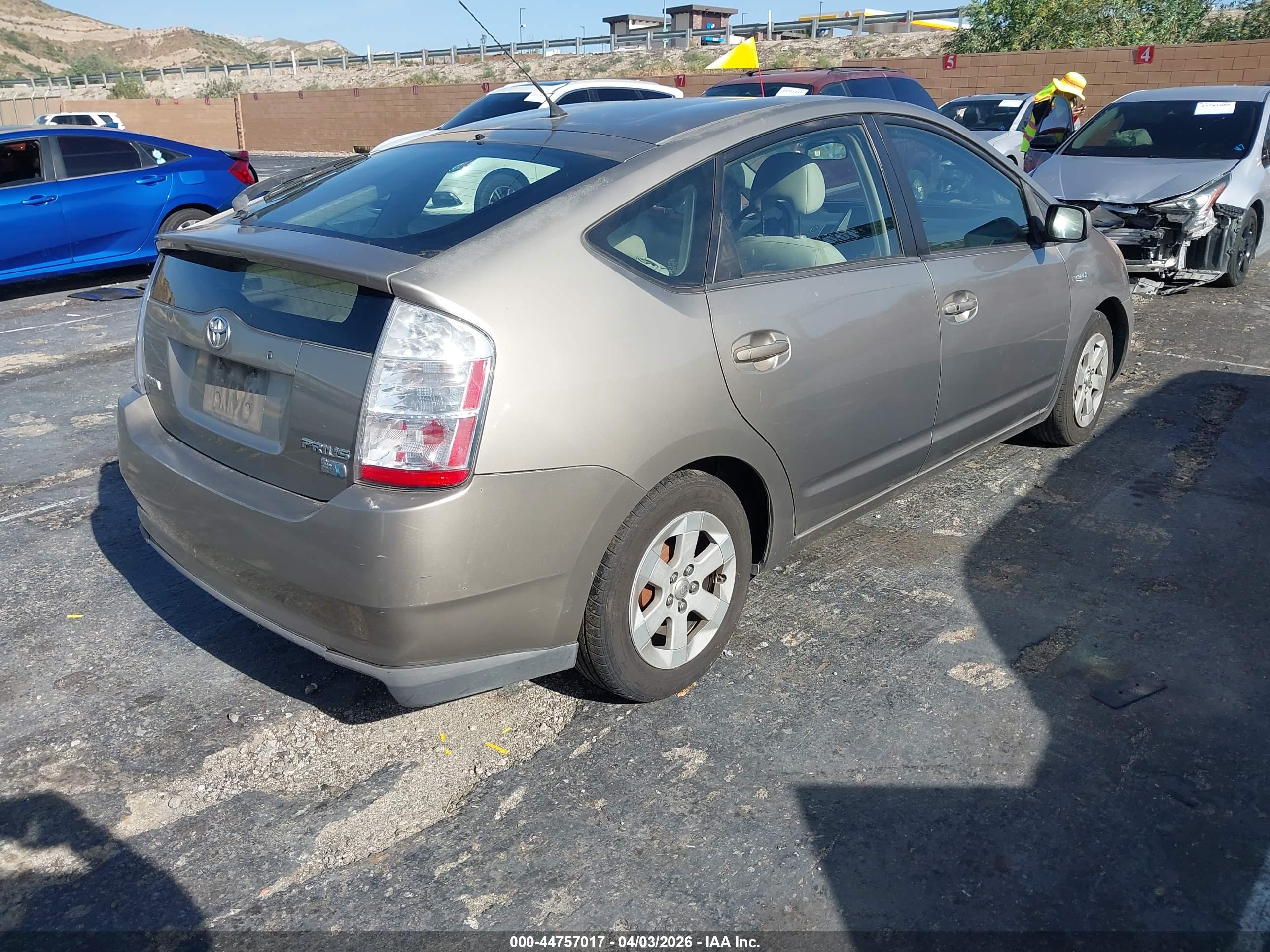 TOYOTA PRIUS image 4