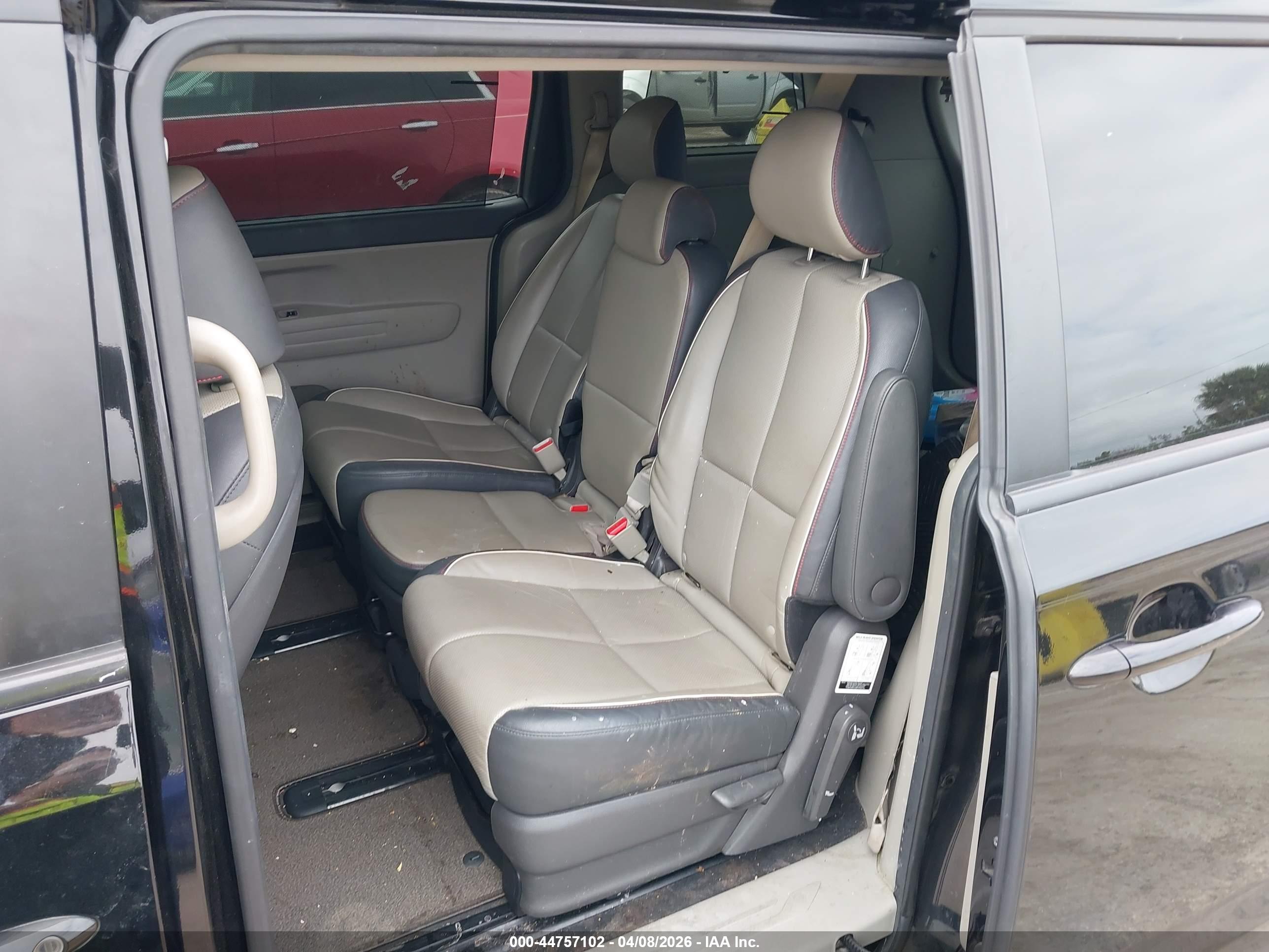 KIA SEDONA image 8