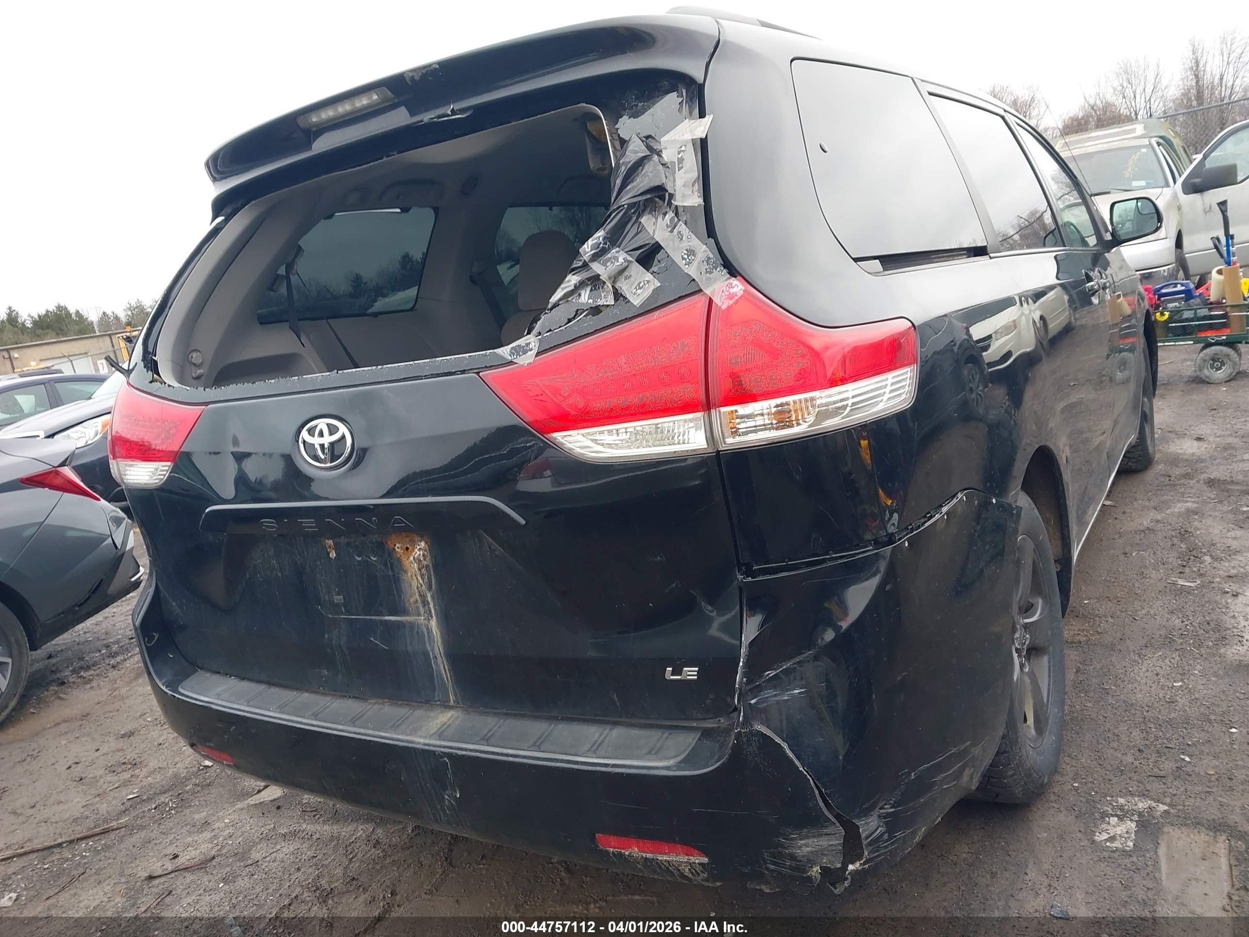 TOYOTA SIENNA image 6