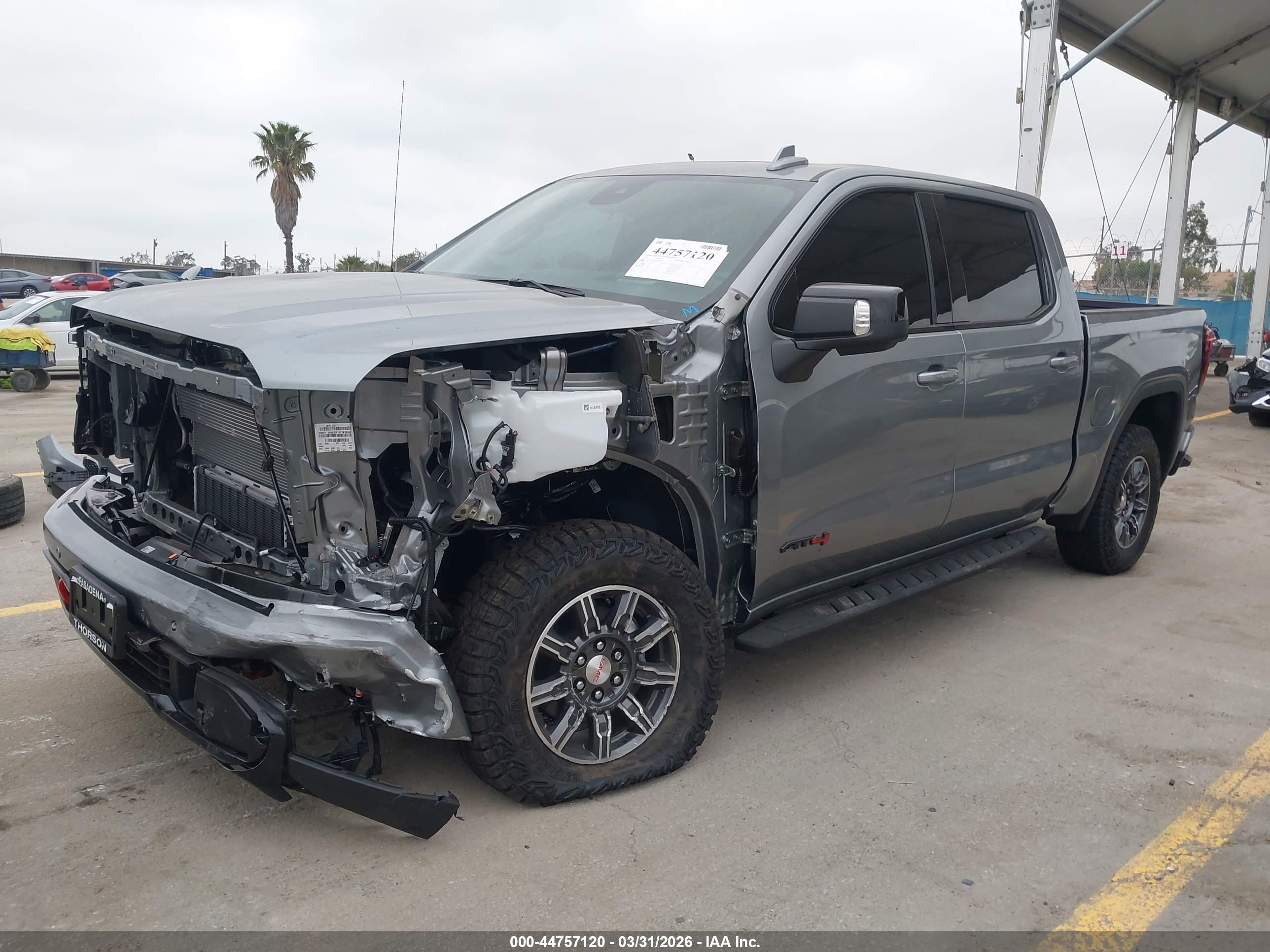 GMC SIERRA image 2