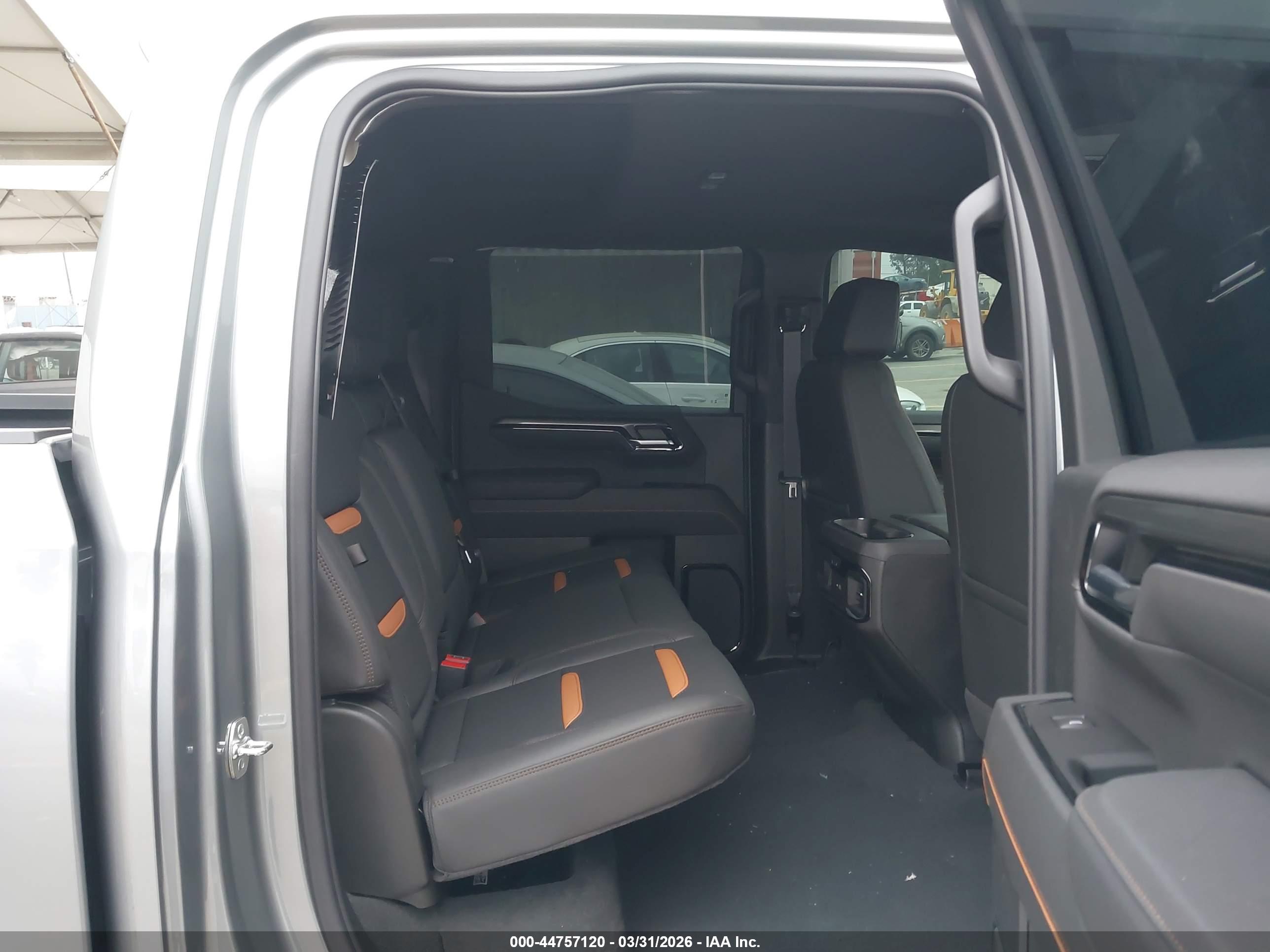 GMC SIERRA image 8