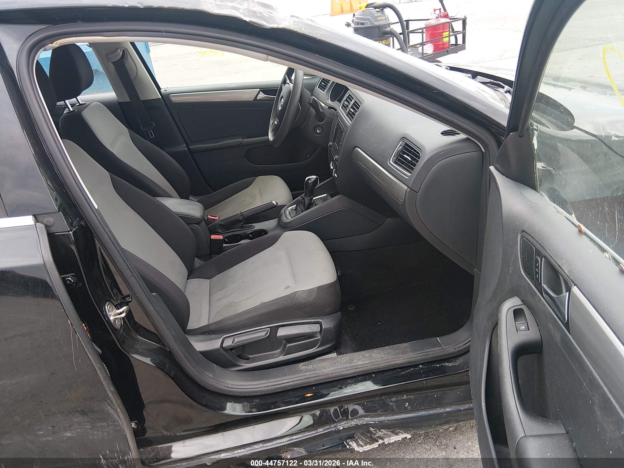 VOLKSWAGEN JETTA image 5