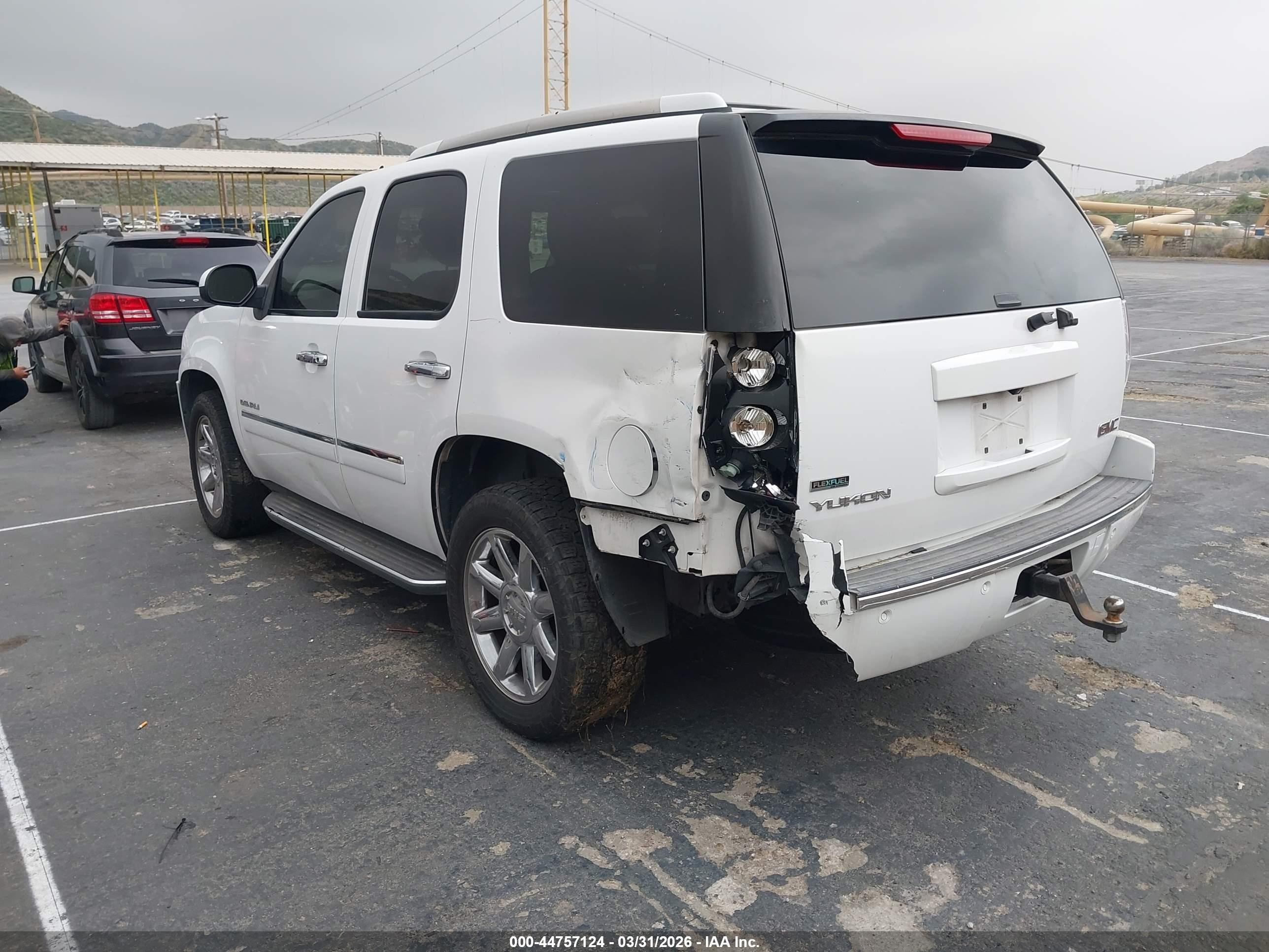 GMC YUKON image 3