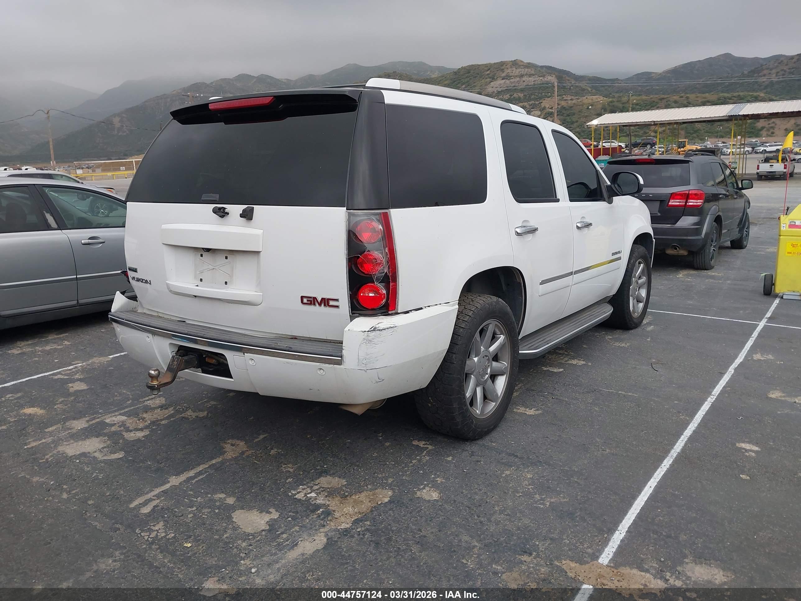 GMC YUKON image 4