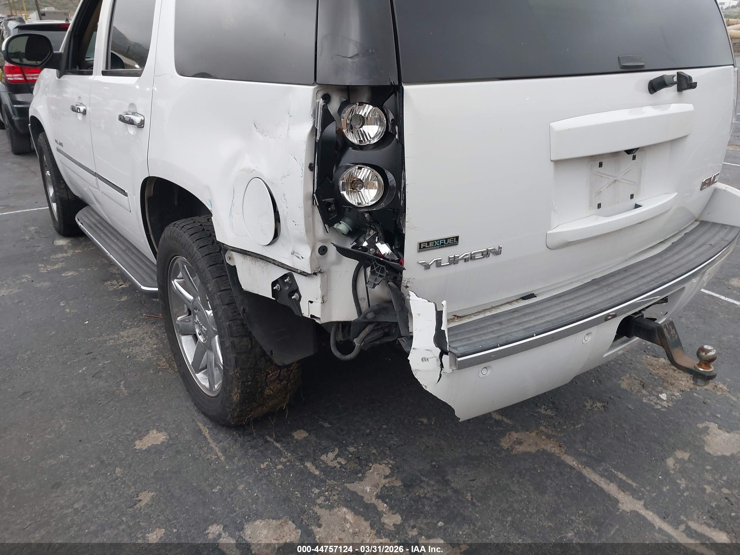 GMC YUKON image 6