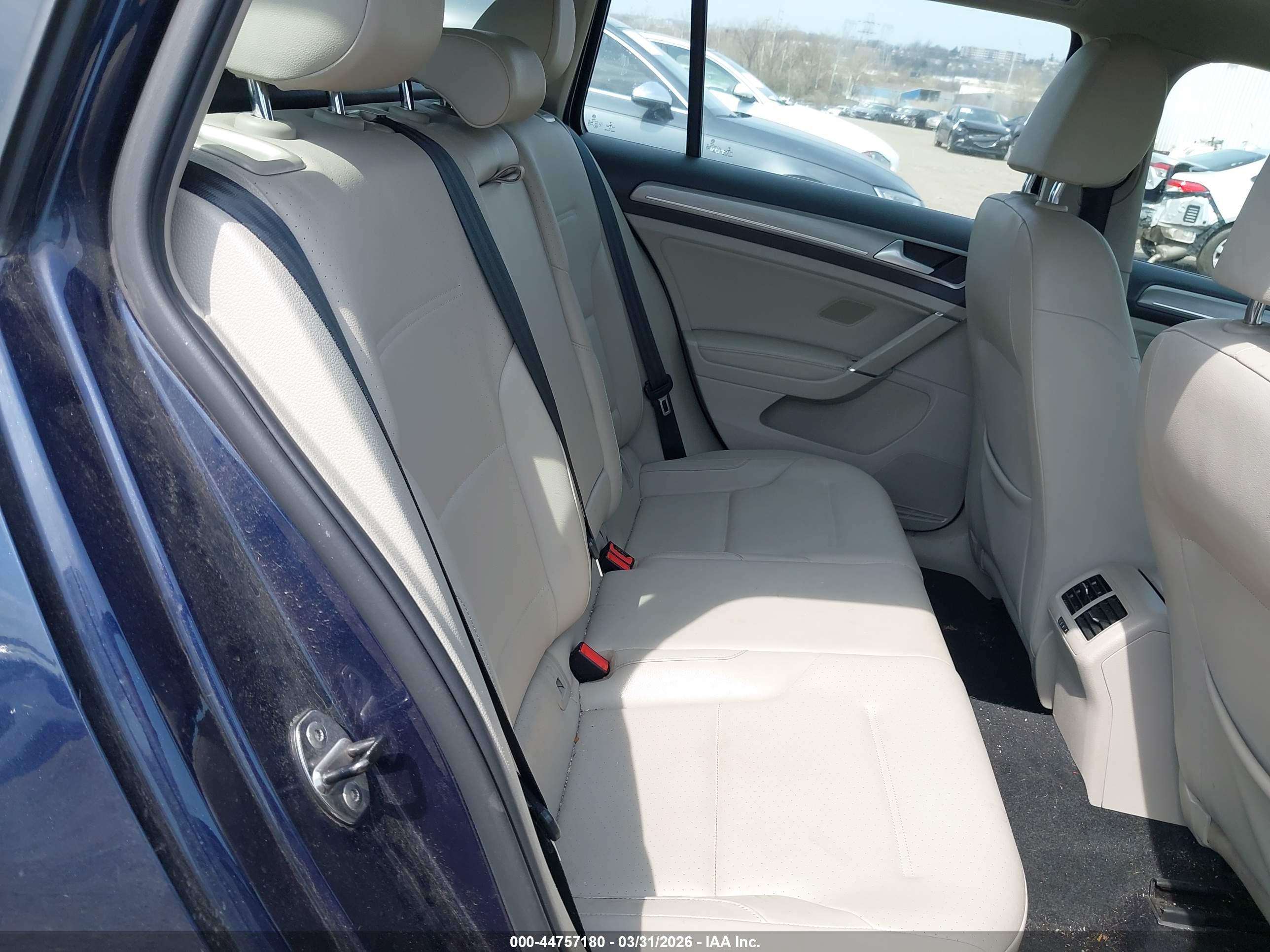 VOLKSWAGEN GOLF image 8