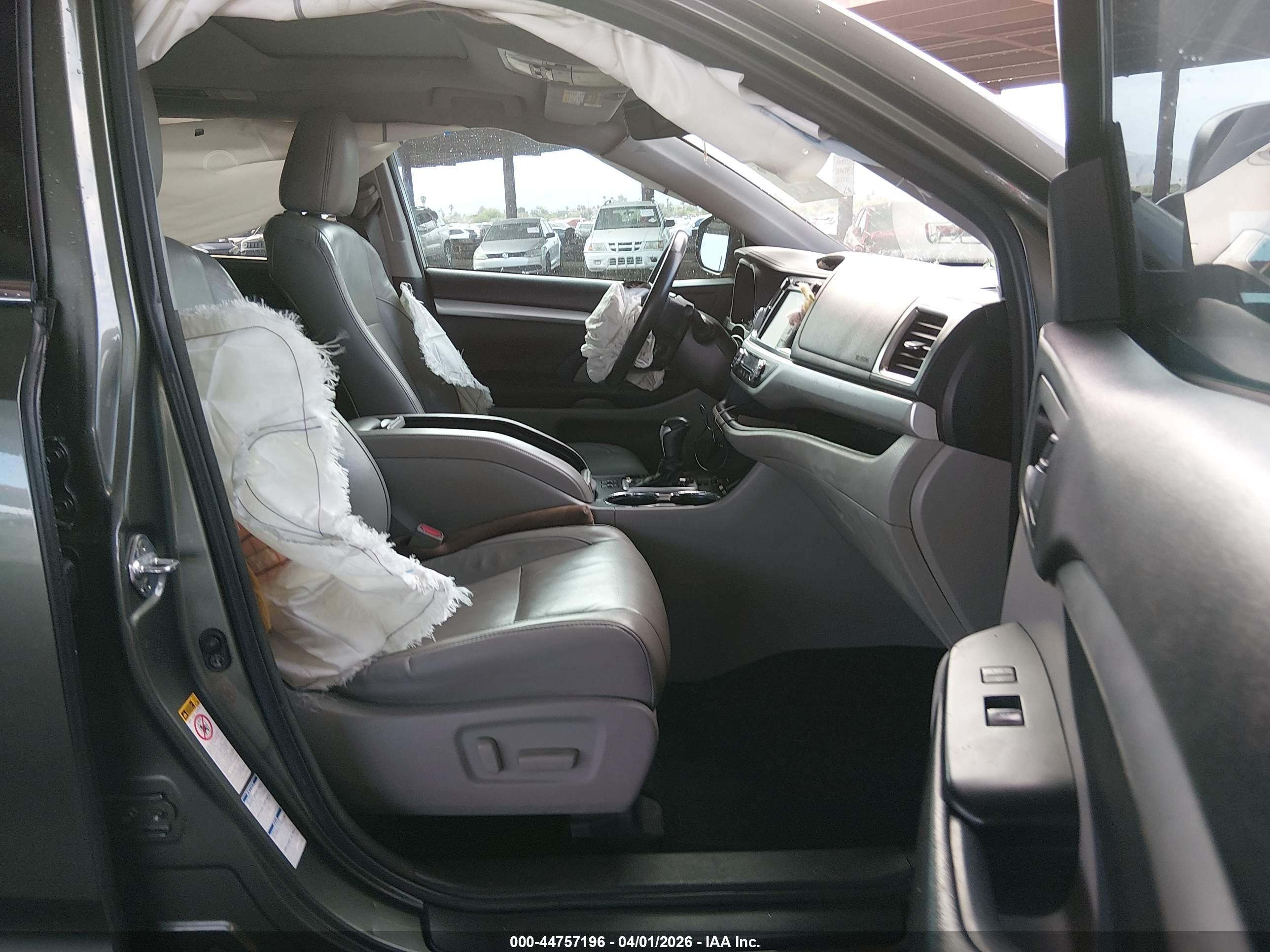 TOYOTA HIGHLANDER image 5