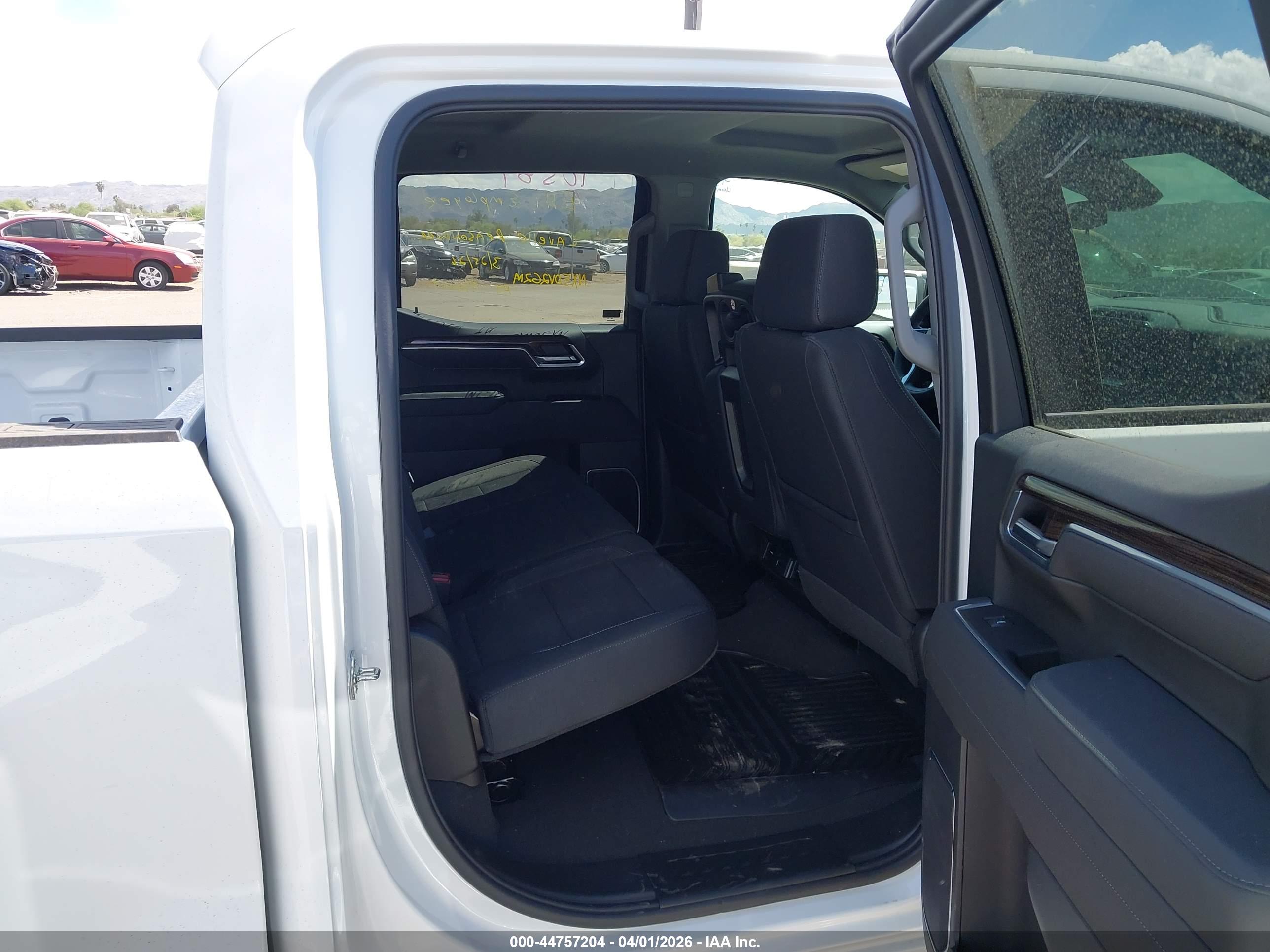 CHEVROLET SILVERADO image 8