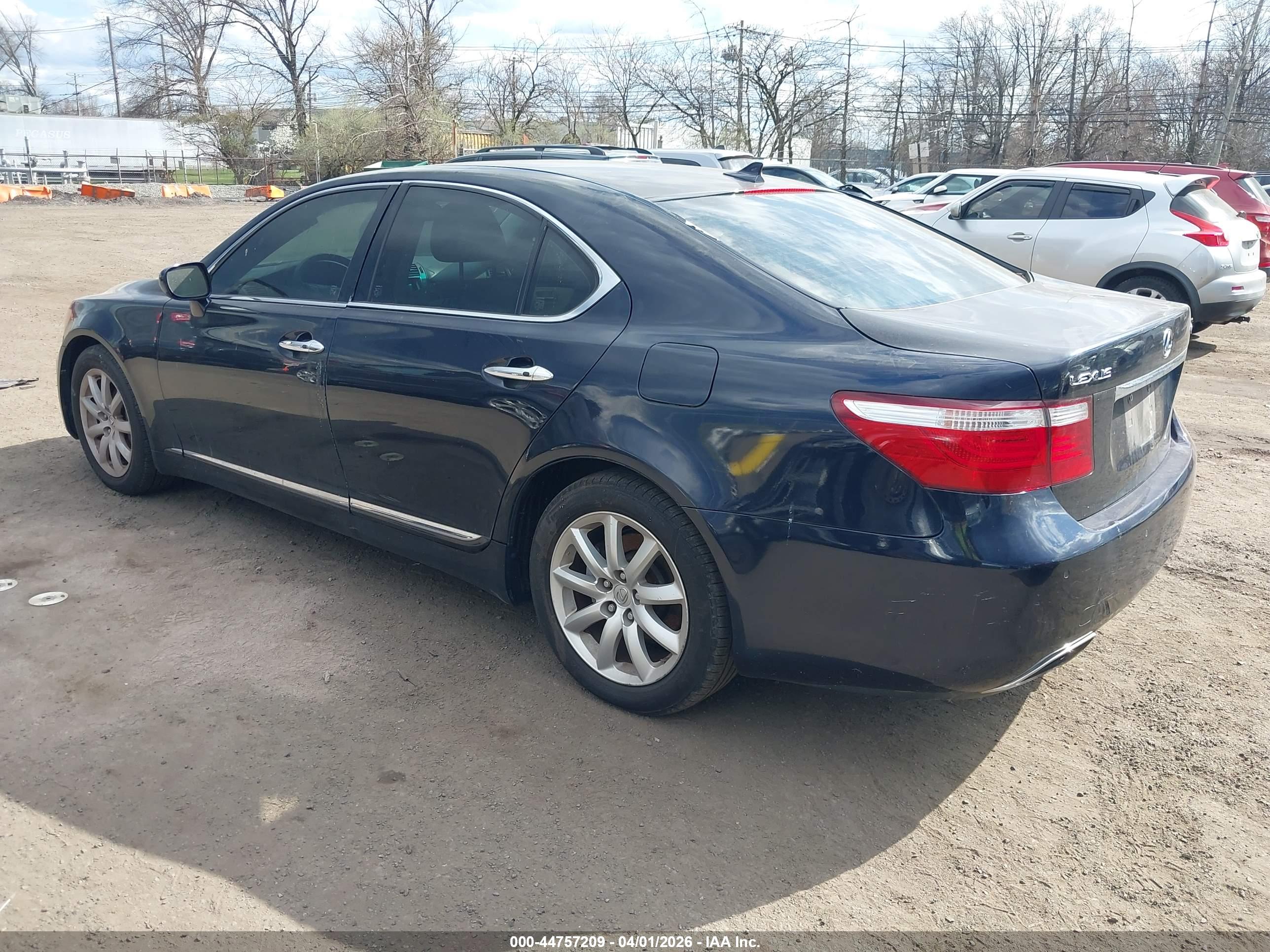 LEXUS LS image 3