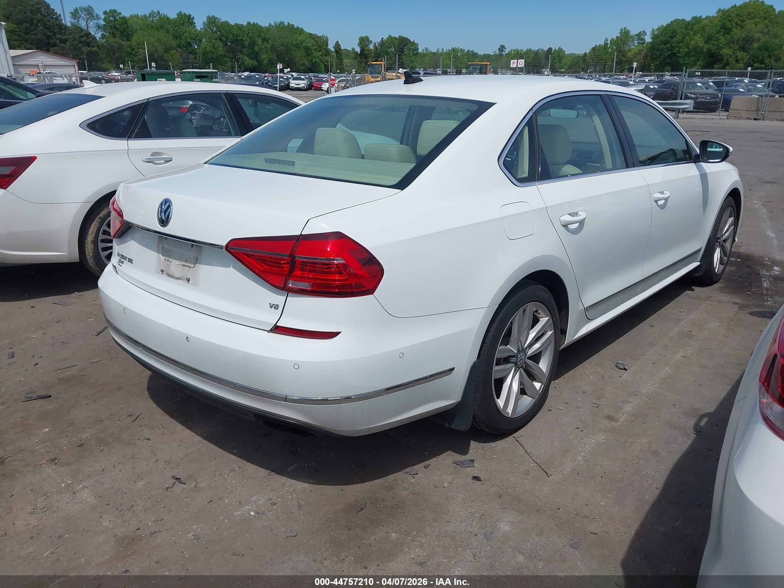 VOLKSWAGEN PASSAT image 4